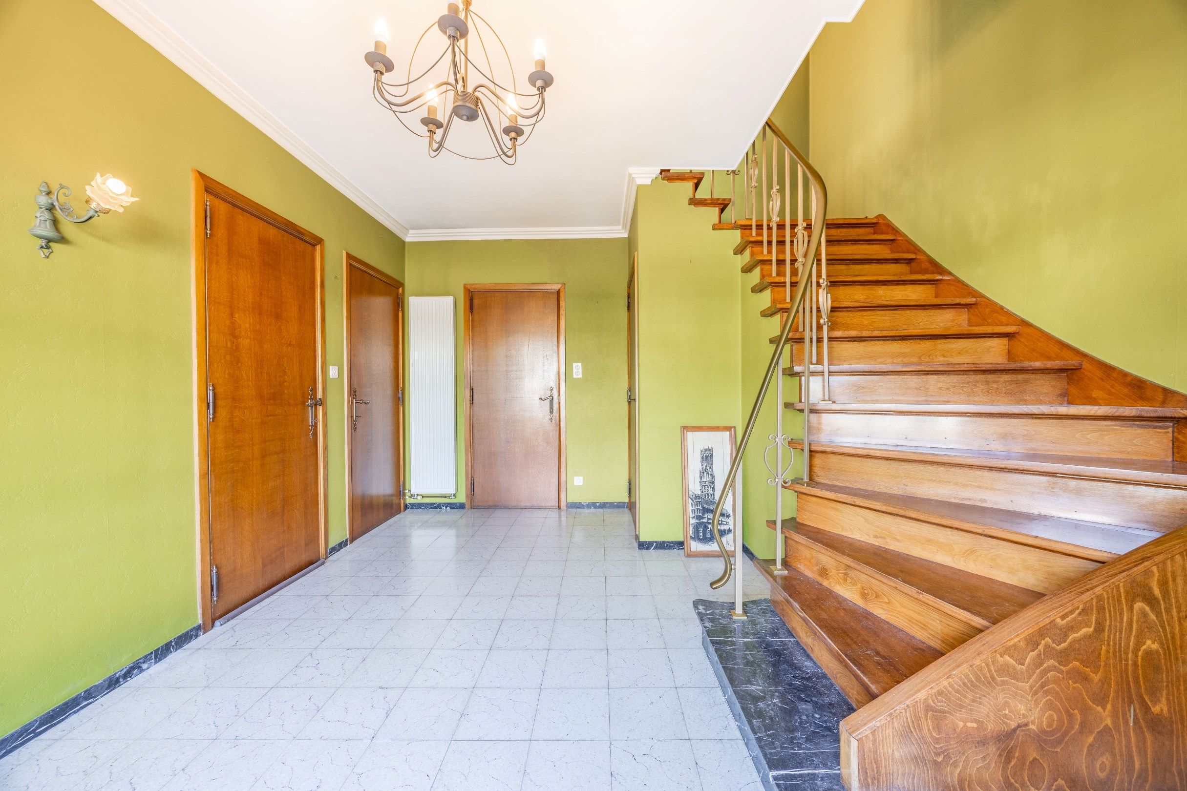 CENTRAAL GELEGEN WONING MET GARAGE foto 2