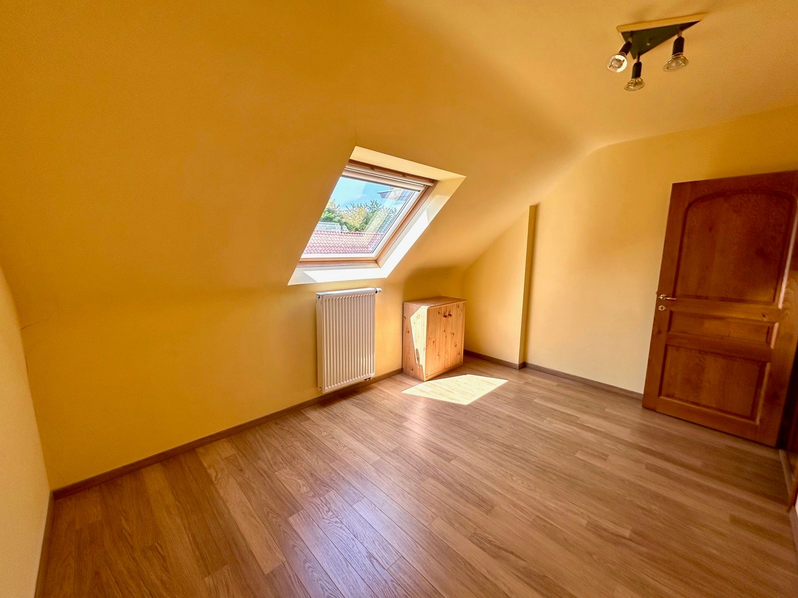 Eigentijdse gezinswoning met 3 slaapkamers en tuin foto 16