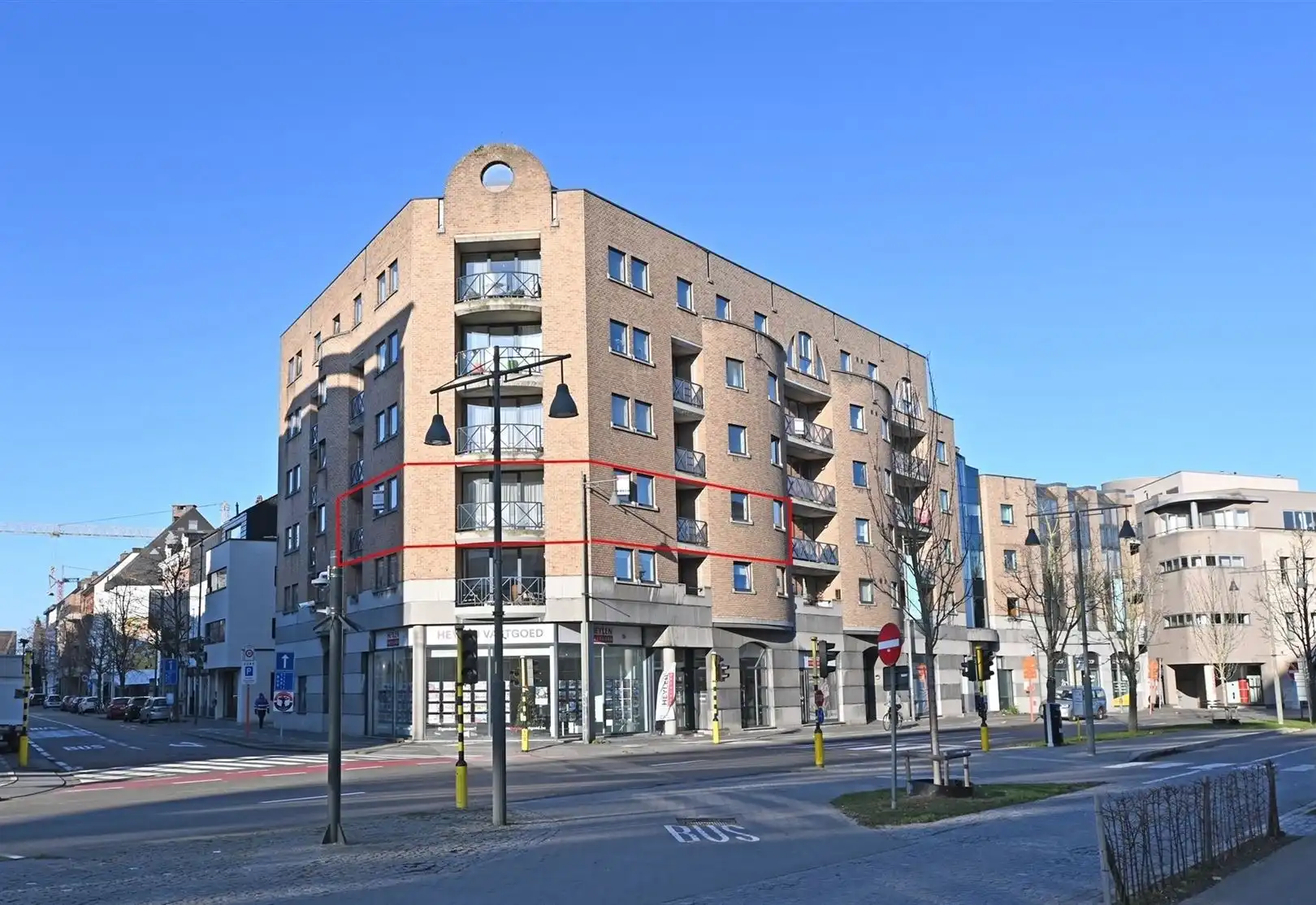Ruim op te frissen appartement op wandelafstand van de stad foto 3