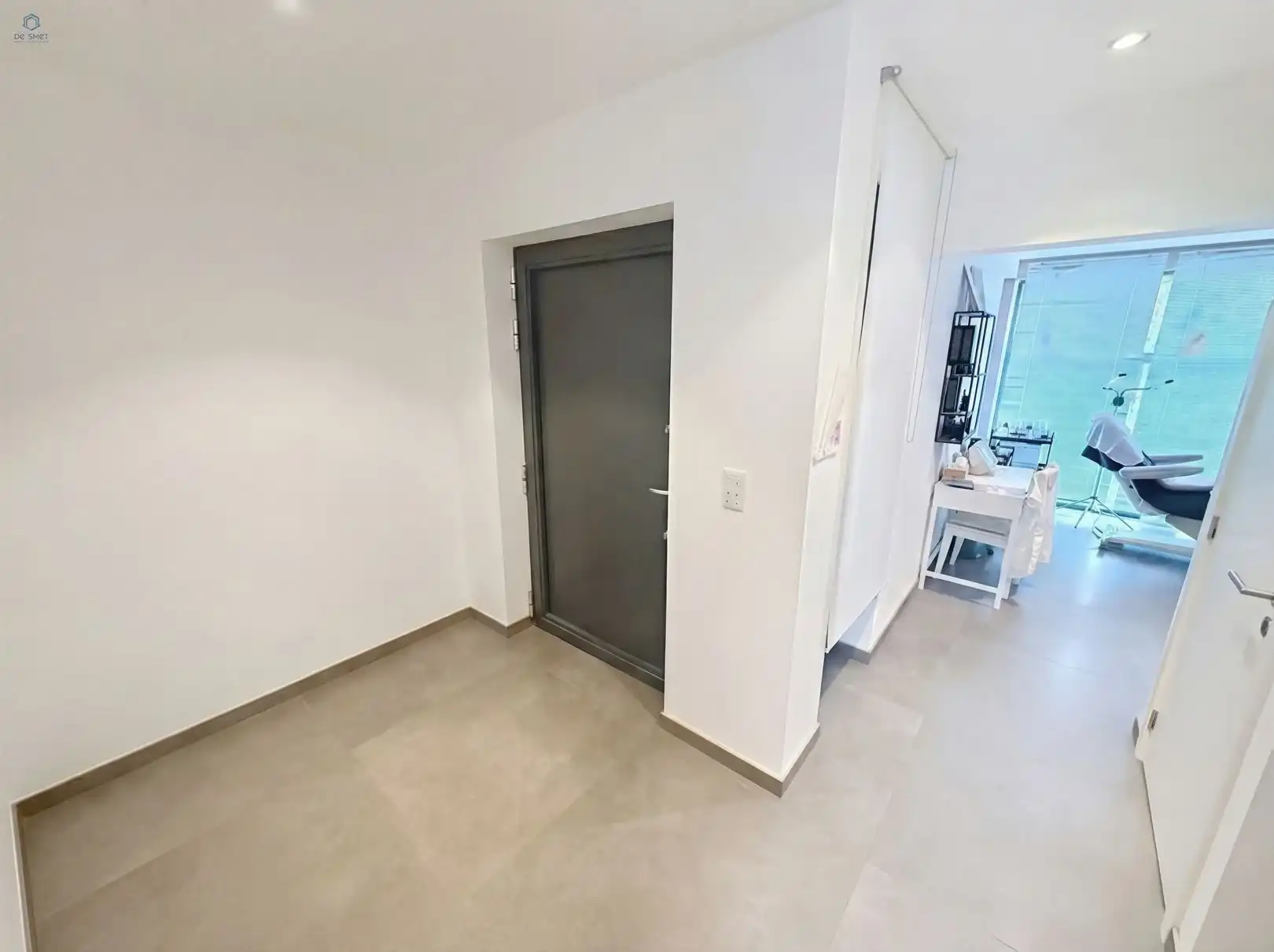 Instapklare nieuwbouwwoning met 3 slaapkamers, commerciële ruimte en ruime zolder foto 2