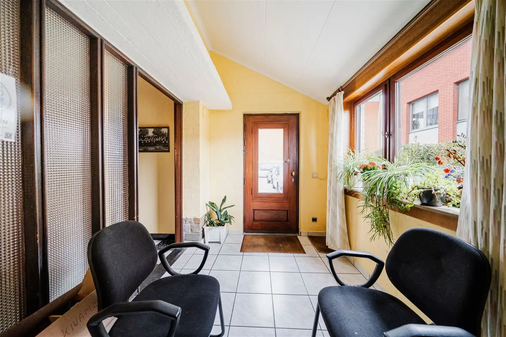 Commercieel uitstekend gelegen woning met tal van mogelijkheden foto 13