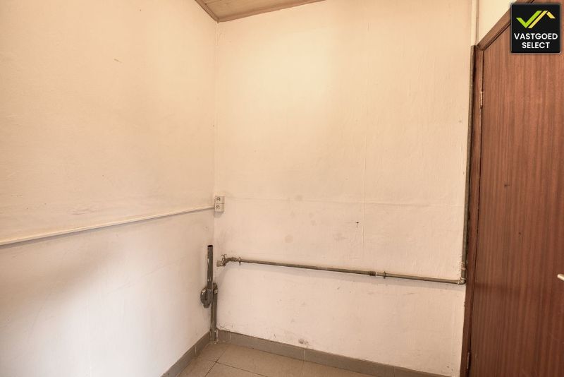 Charmante gesloten bebouwing met 4 slaapkamers in het hart van Eeklo. Ideaal starters of investeringspand! foto 13