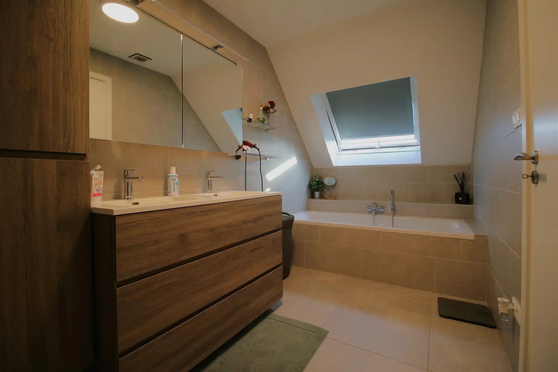 Recente woning 2 slpk, tuin & garage foto 22