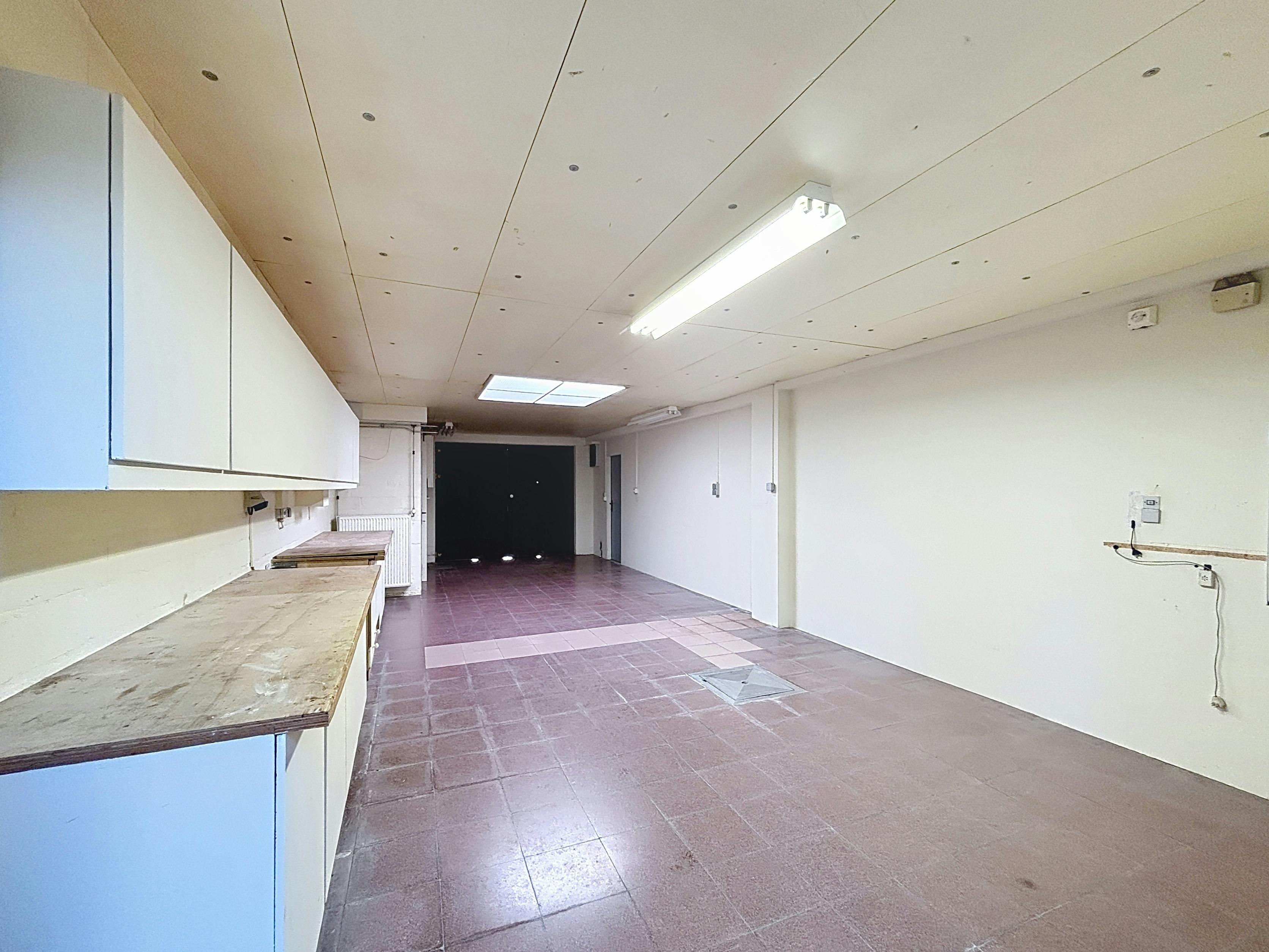 Huis met 2-3 slaapkamers, garage en loods in Assebroek  foto 17