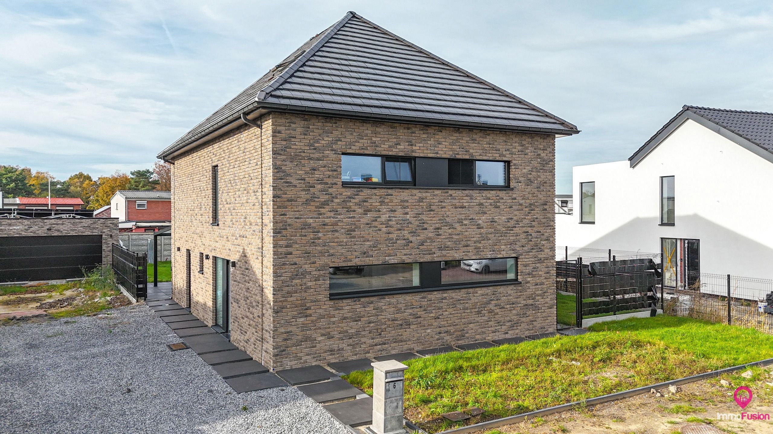 Instapklare, volledig gerenoveerde woning met 4 slaapkamers! foto {{pictureIndex}}