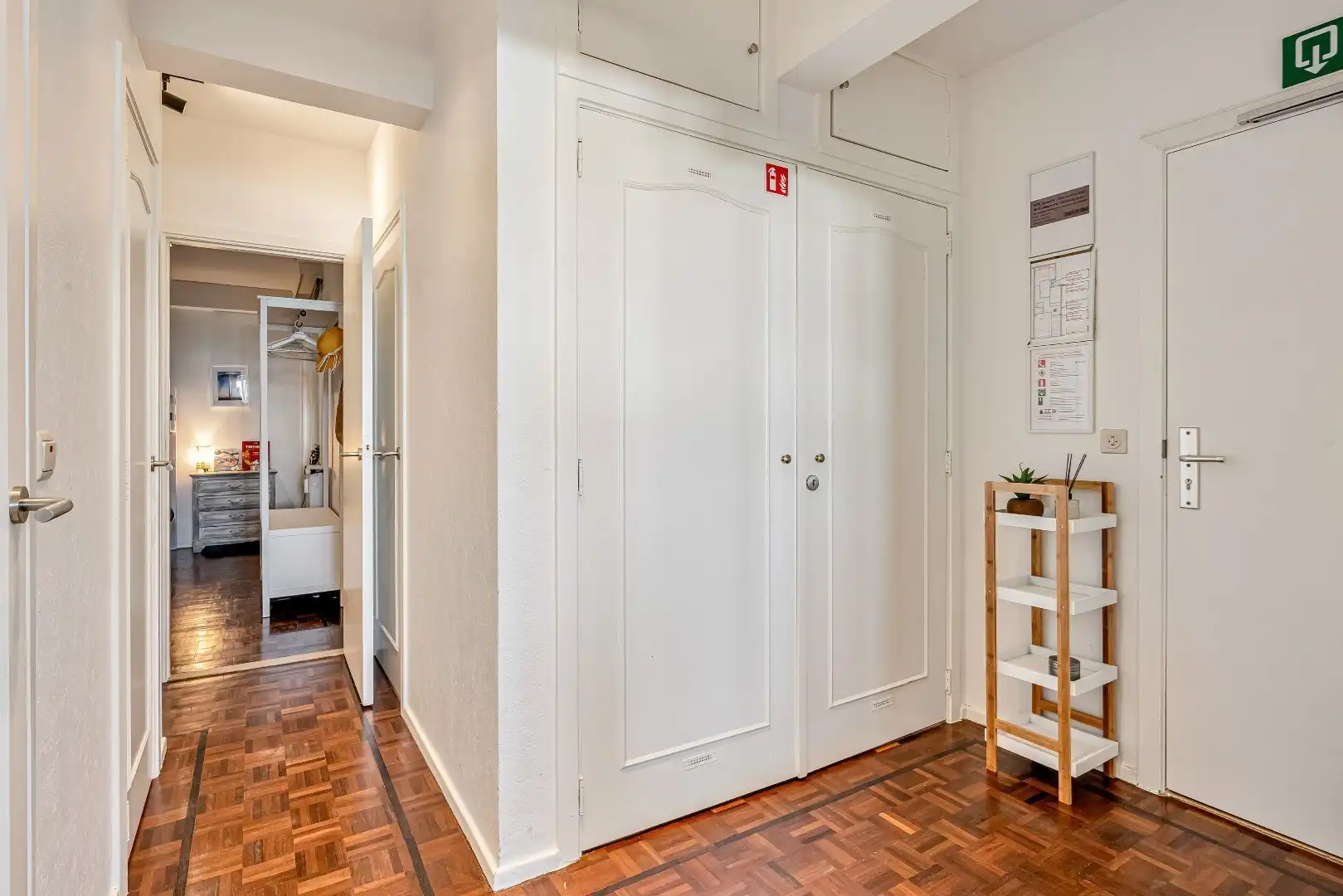 Ruim gerenoveerd 3 slaapkamer appartement met frontaal zeezicht op absolute toplocatie aan de Zeedijk in Blankenberge foto 11