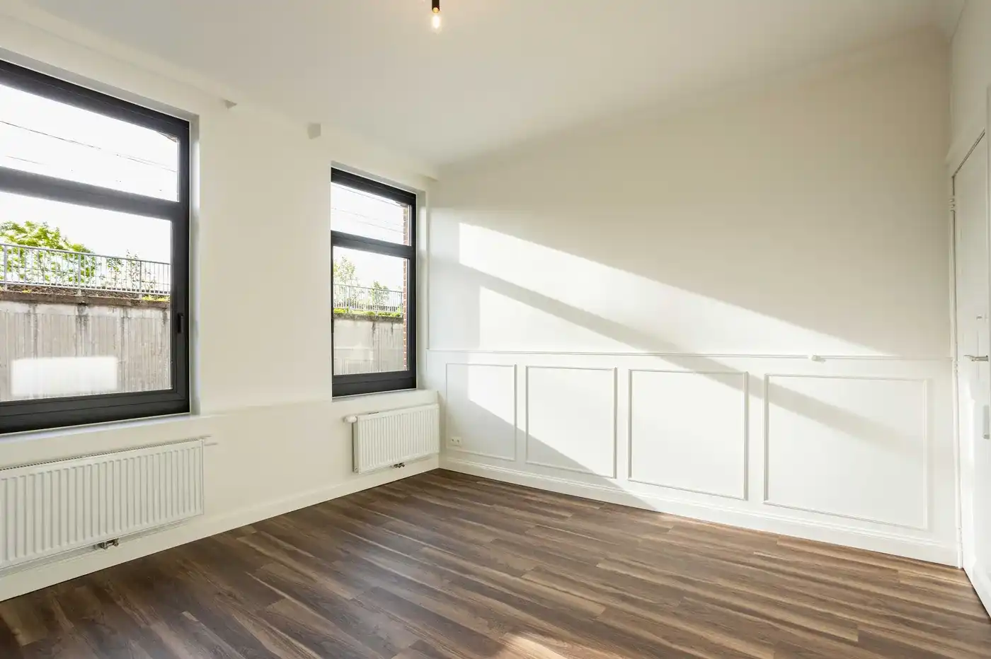 Ruime gerenoveerde woning met 4 slaapkamers, tuin en garage foto 18