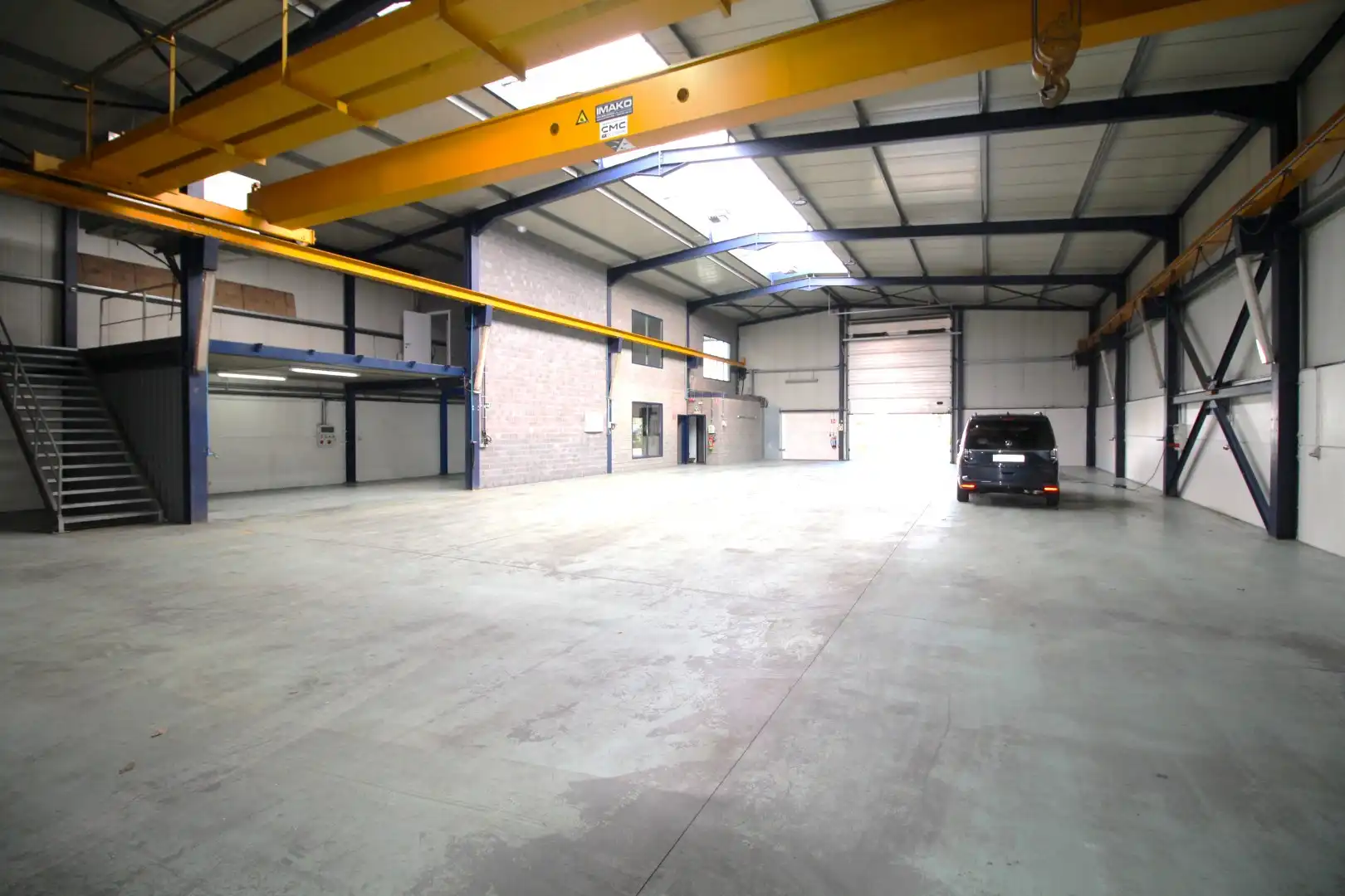  te huur Maldegem | ruime werkplaats of opslagruimte met rolbruggen 600+200m² foto 8