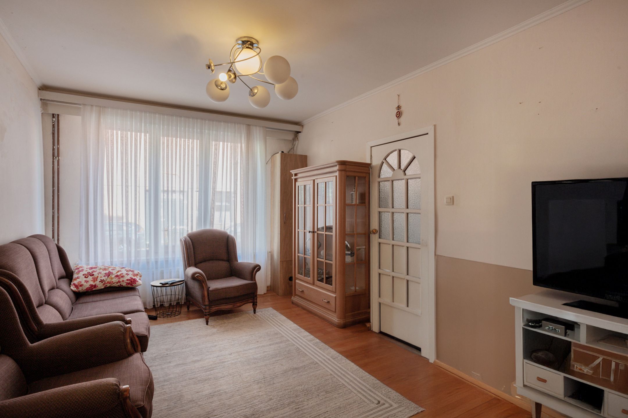 Ruime woning met 4 slaapkamers op bruisende locatie foto 2