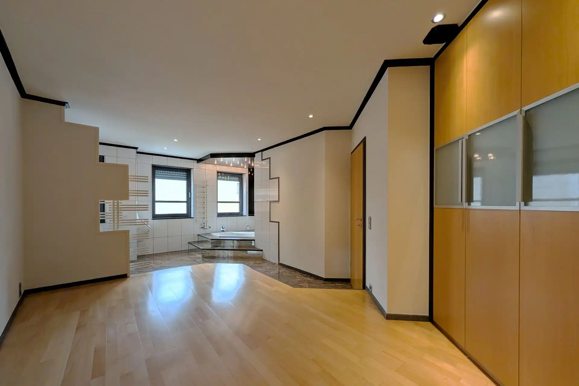Grotestraat 332/2 – genieten van comfort, sauna, ruime inpandige garage, prachtig aangelegde tuin en een uniek uitzicht over de Maas! foto 15