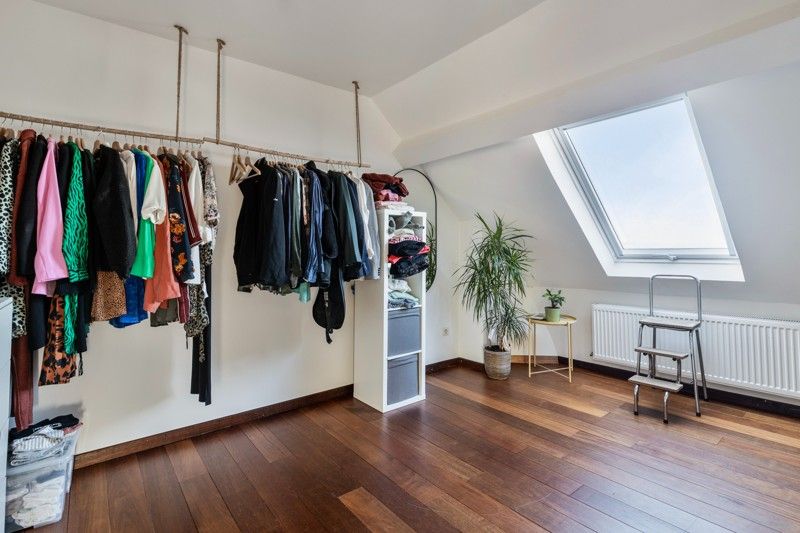 Ruim lichtrijk en karaktervol appartement dicht tegen het centrum foto 15