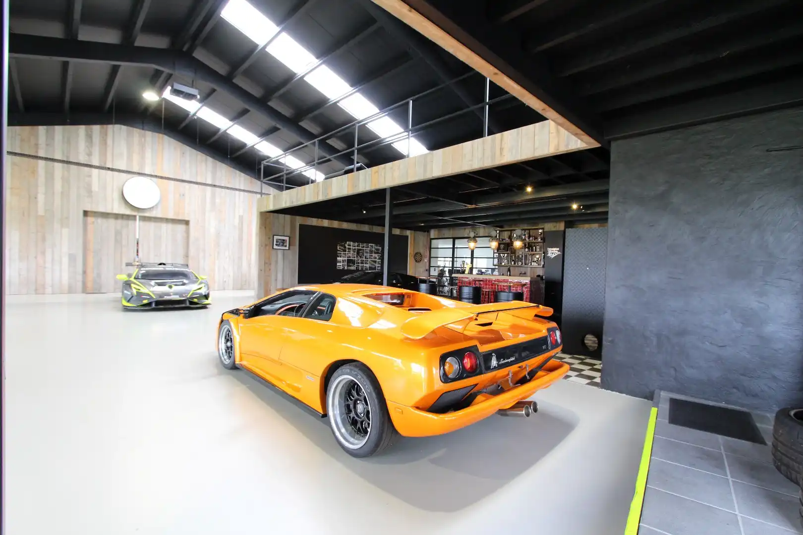 Ruime toonzaal, atelier langs de expressweg Knokke- Antwerpen te Eeklo foto 25