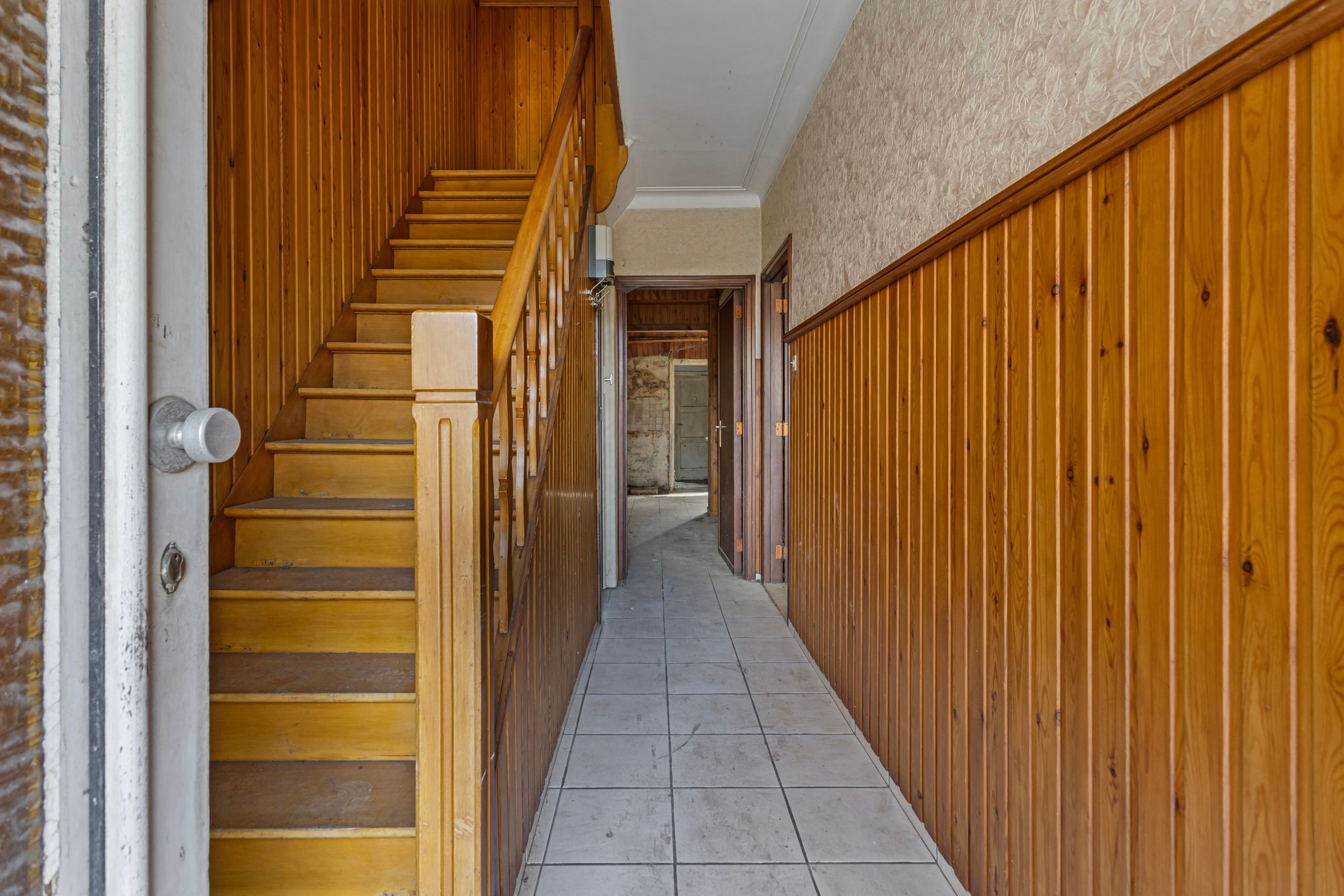 Ruime, te renoveren woning op toplocatie foto 3