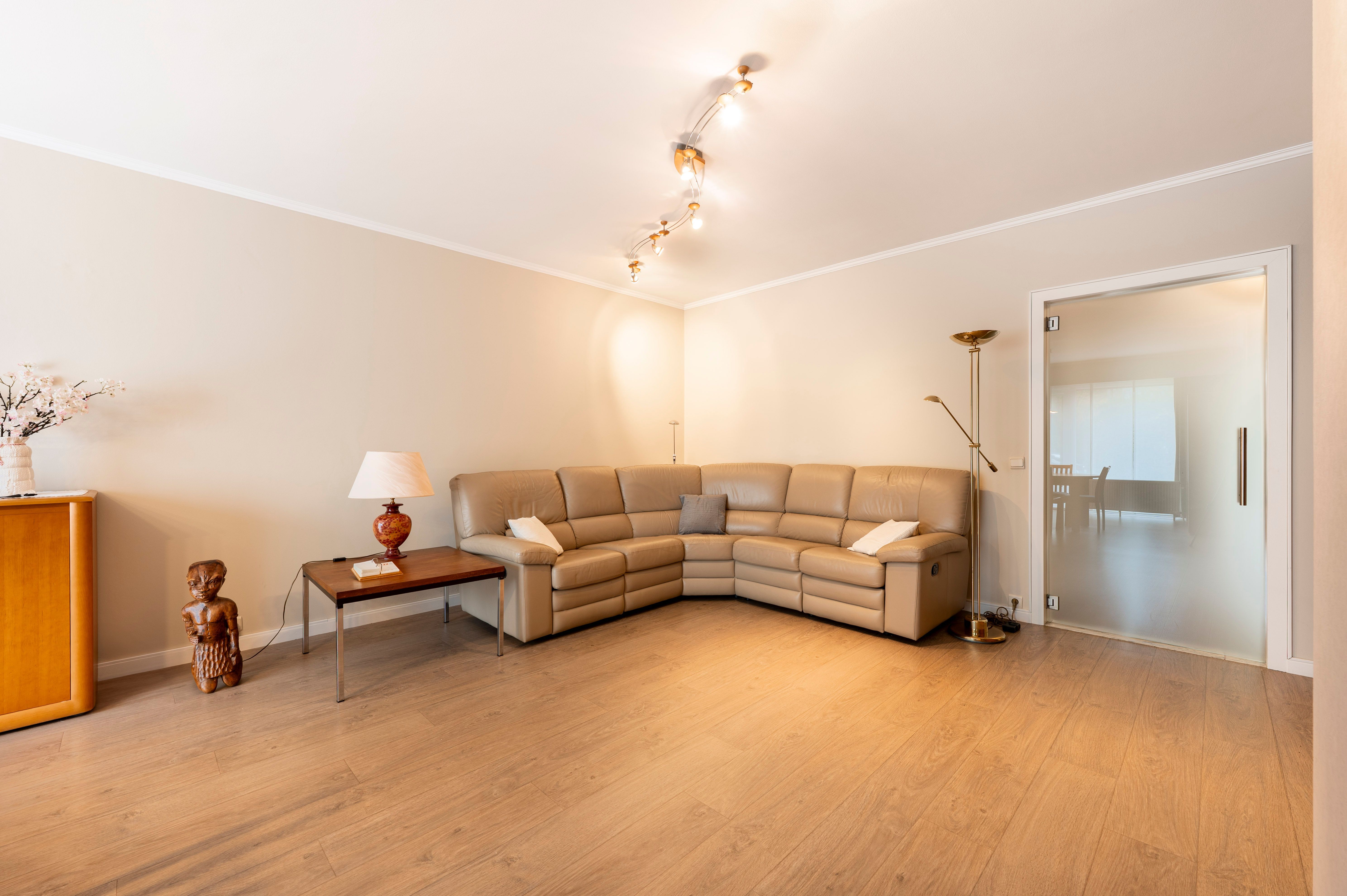Verzorgd gelijkvloers appartement met 2 slaapkamers en tuin op toplocatie in Ekeren-Mariaburg! foto 4