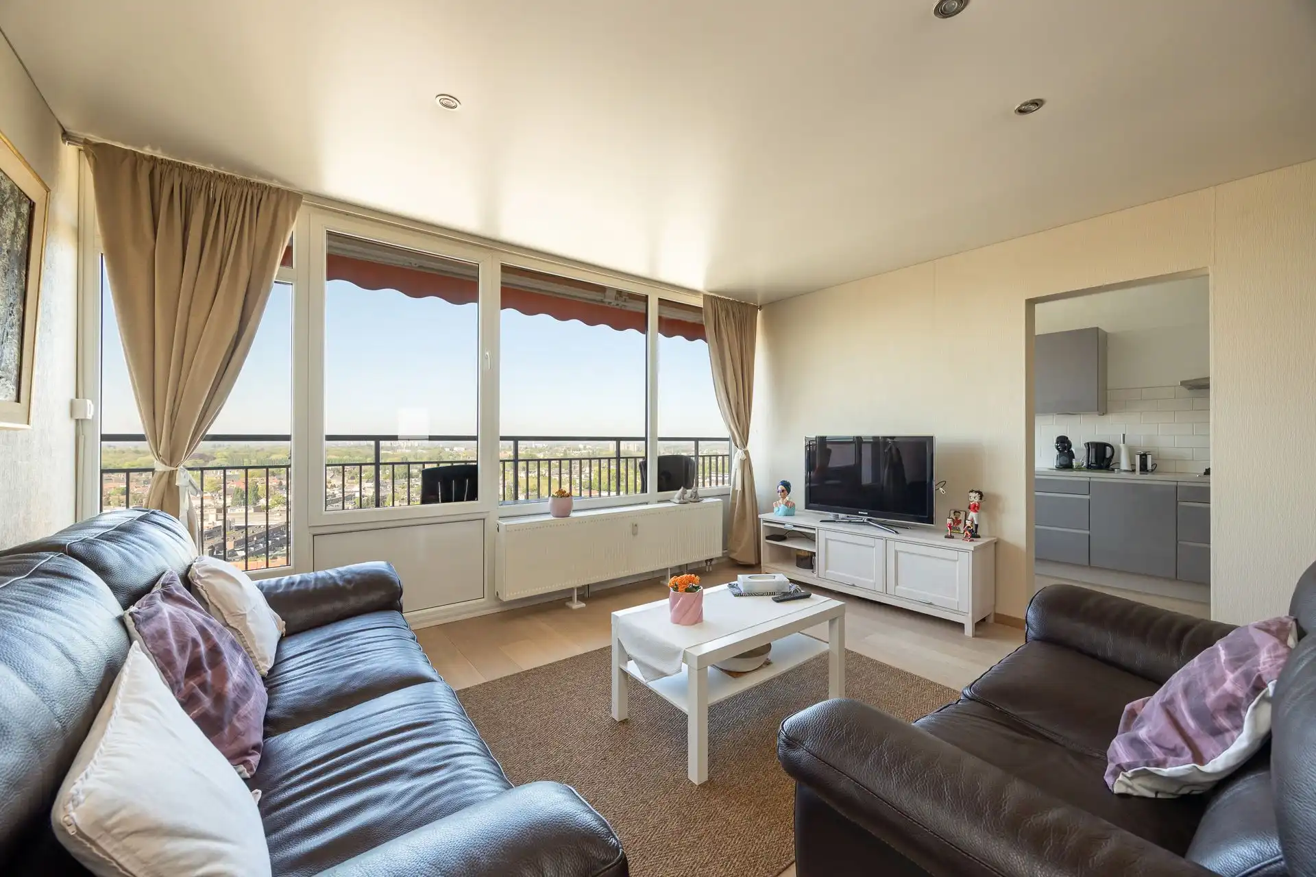 Ruim appartement met 2 terrassen in Wilrijk! foto 6