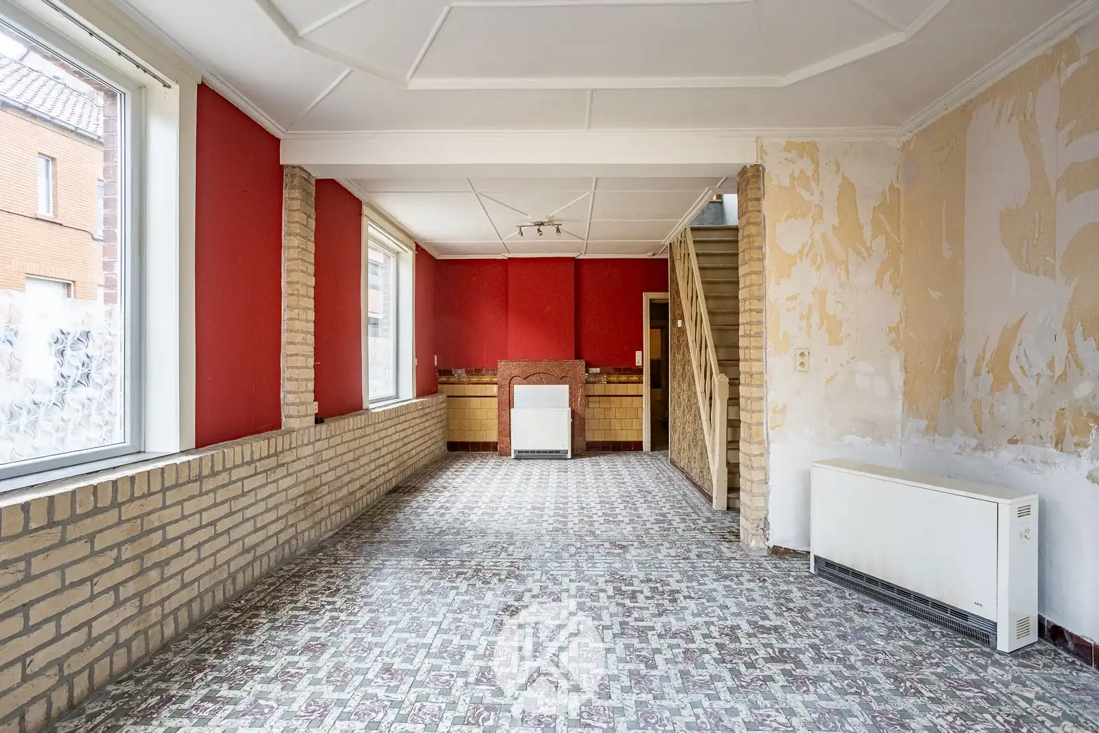 Te renoveren woning met garage foto 3