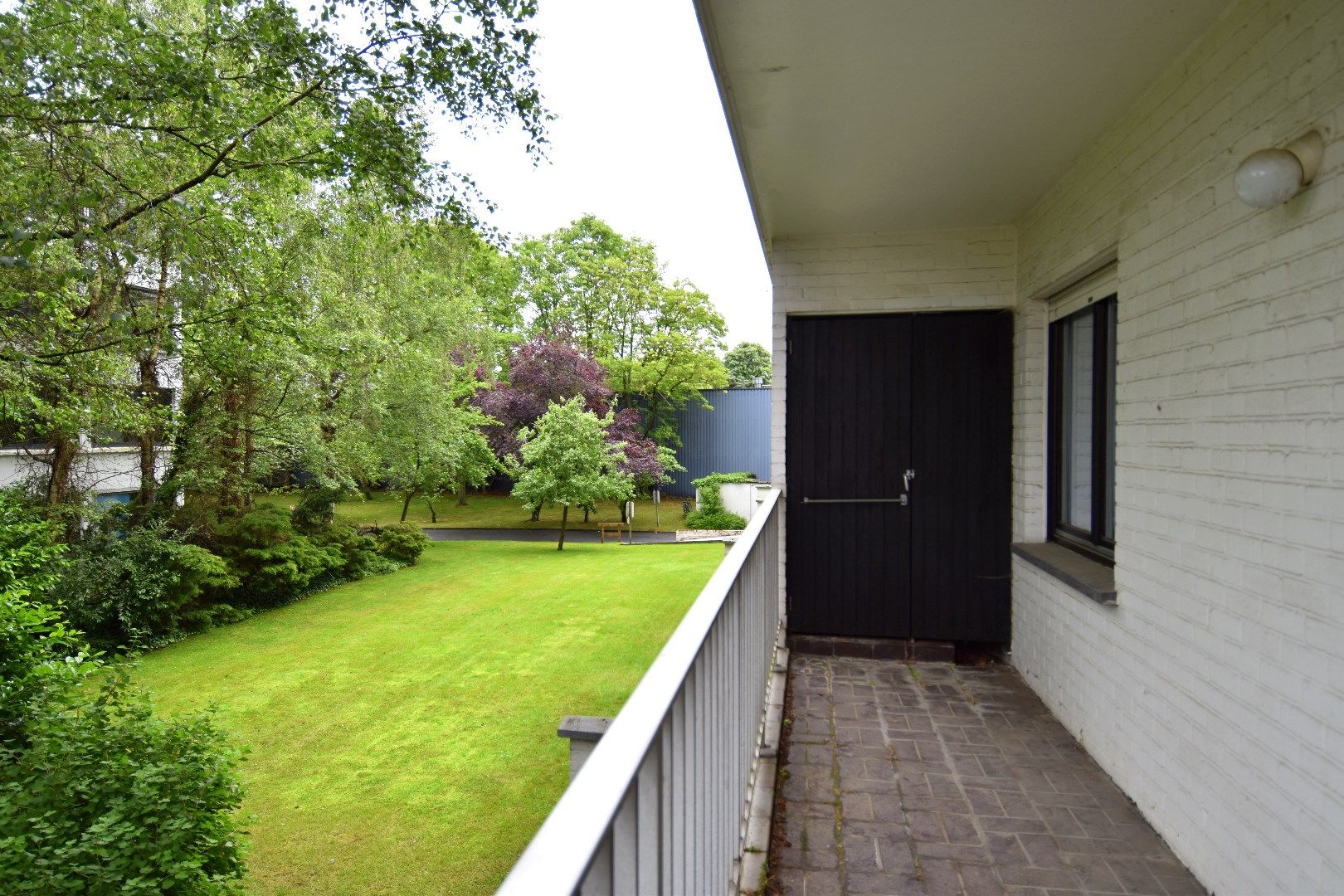 Instapklaar appartement met 2 slaapkamers, 2 terrassen en ruime kelderberging te koop centrum-Kortrijk foto 14