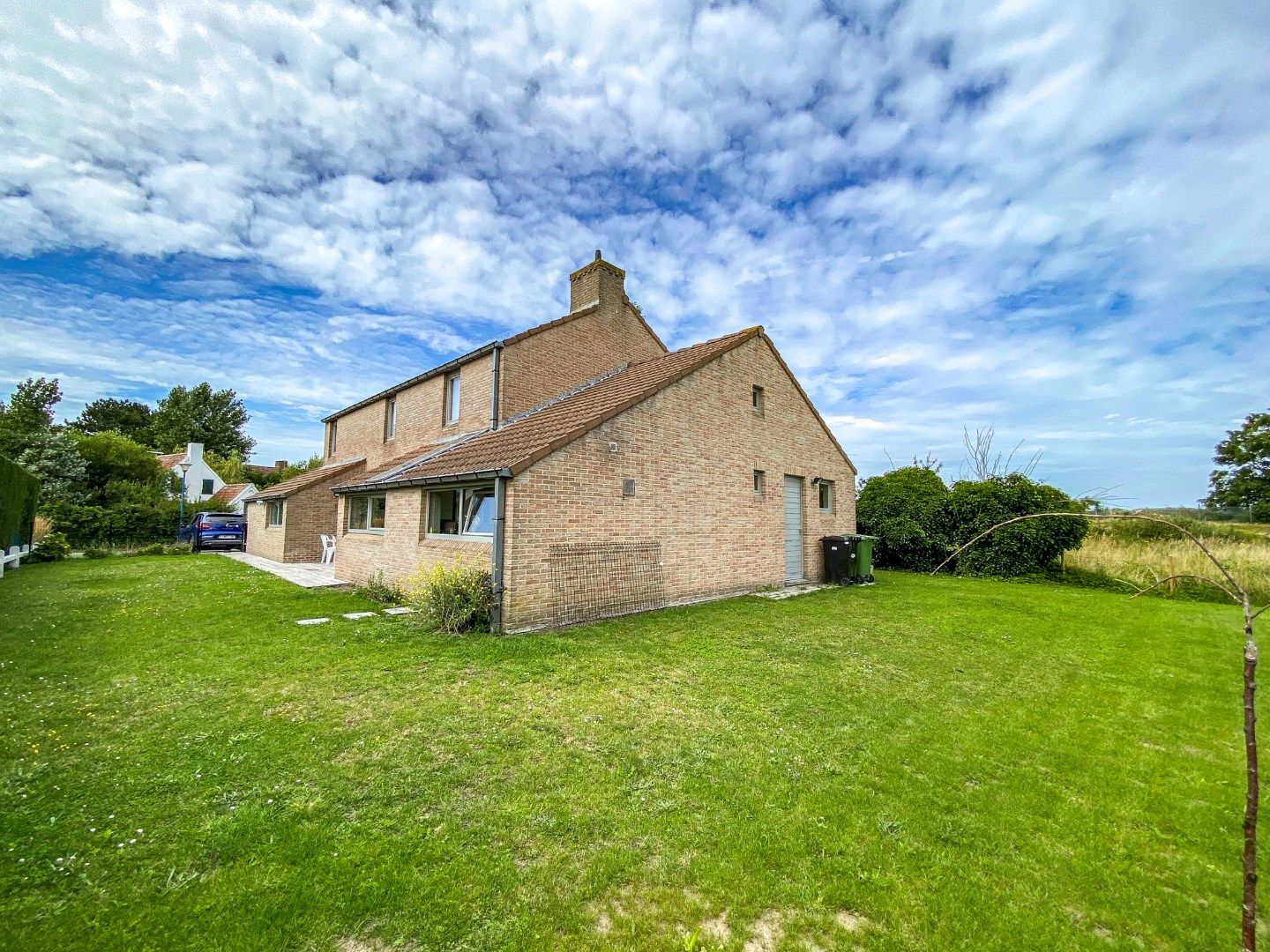 Residentieel gelegen villa op 740m² te Oostduinkerke.  foto 2