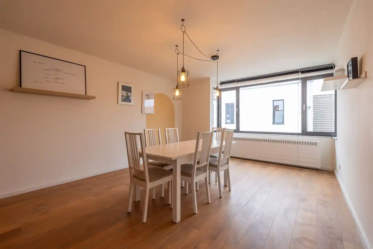 Instapklaar, volledig gerenoveerd appartement met twee terrassen foto 6