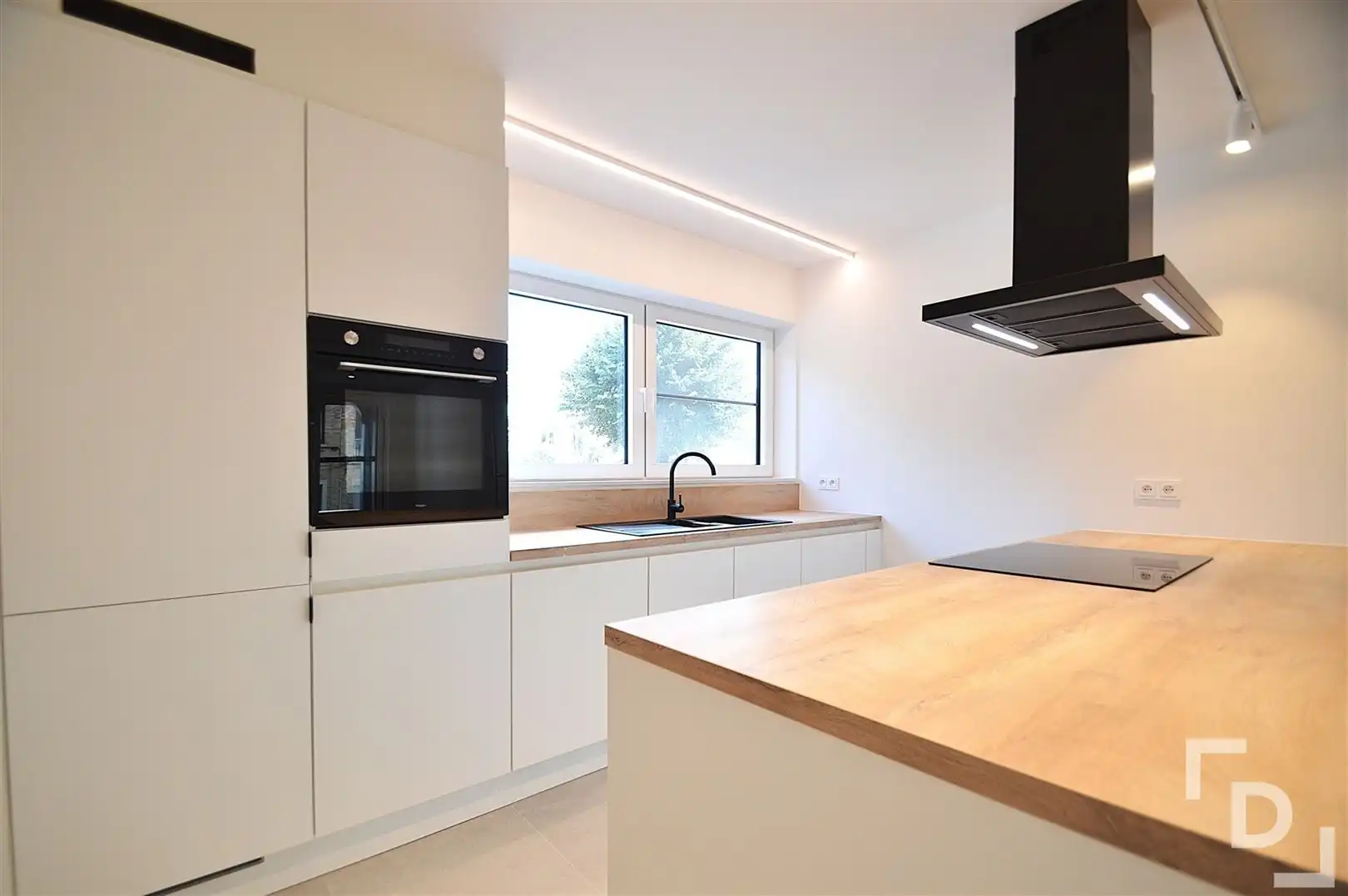 Nieuwbouwappartement met staanplaats in centrum Ieper foto 4