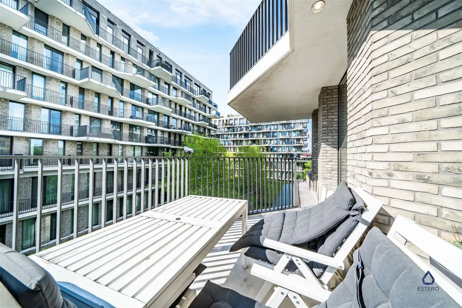 Modern en gemeubeld appartement met zonnig terras  foto 7