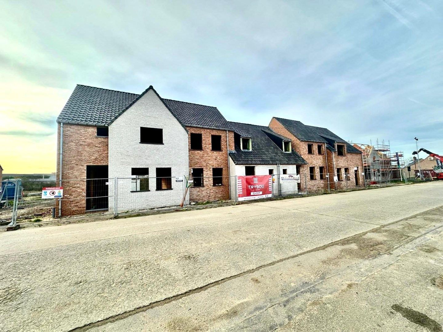 Prachtige nieuwbouwwoningen op landelijke locatie foto {{pictureIndex}}