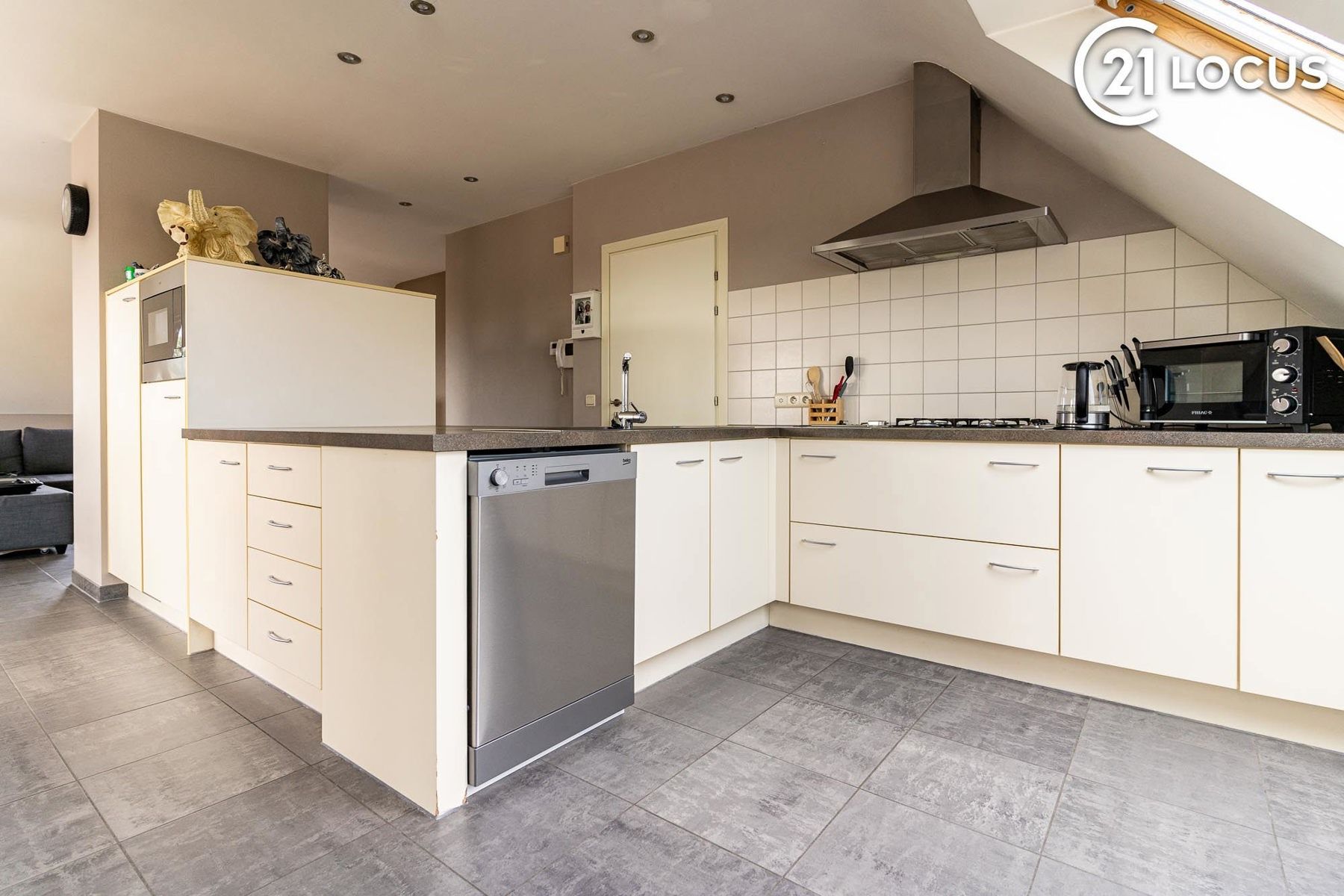 Prachtig dakappartement met garage in hartje Beveren foto 8