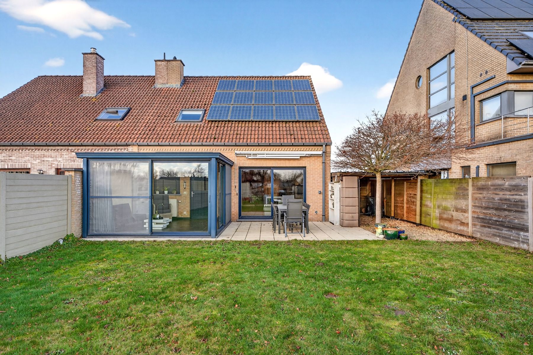 Verzorgde gezinswoning met 3 slaapkamers, tuin en open zicht foto 10