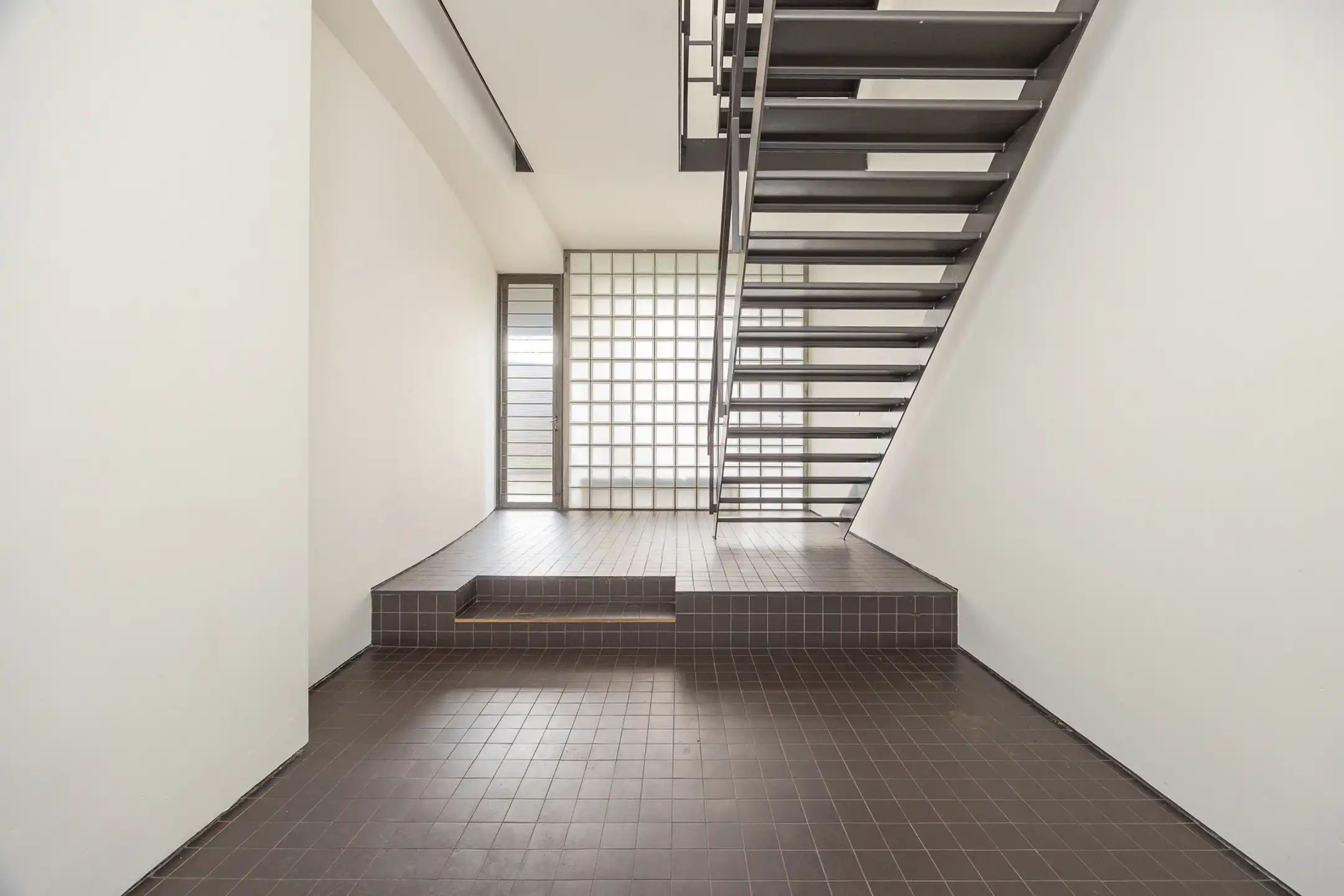 WILRIJK - Modernistisch huis op centrale locatie foto 6