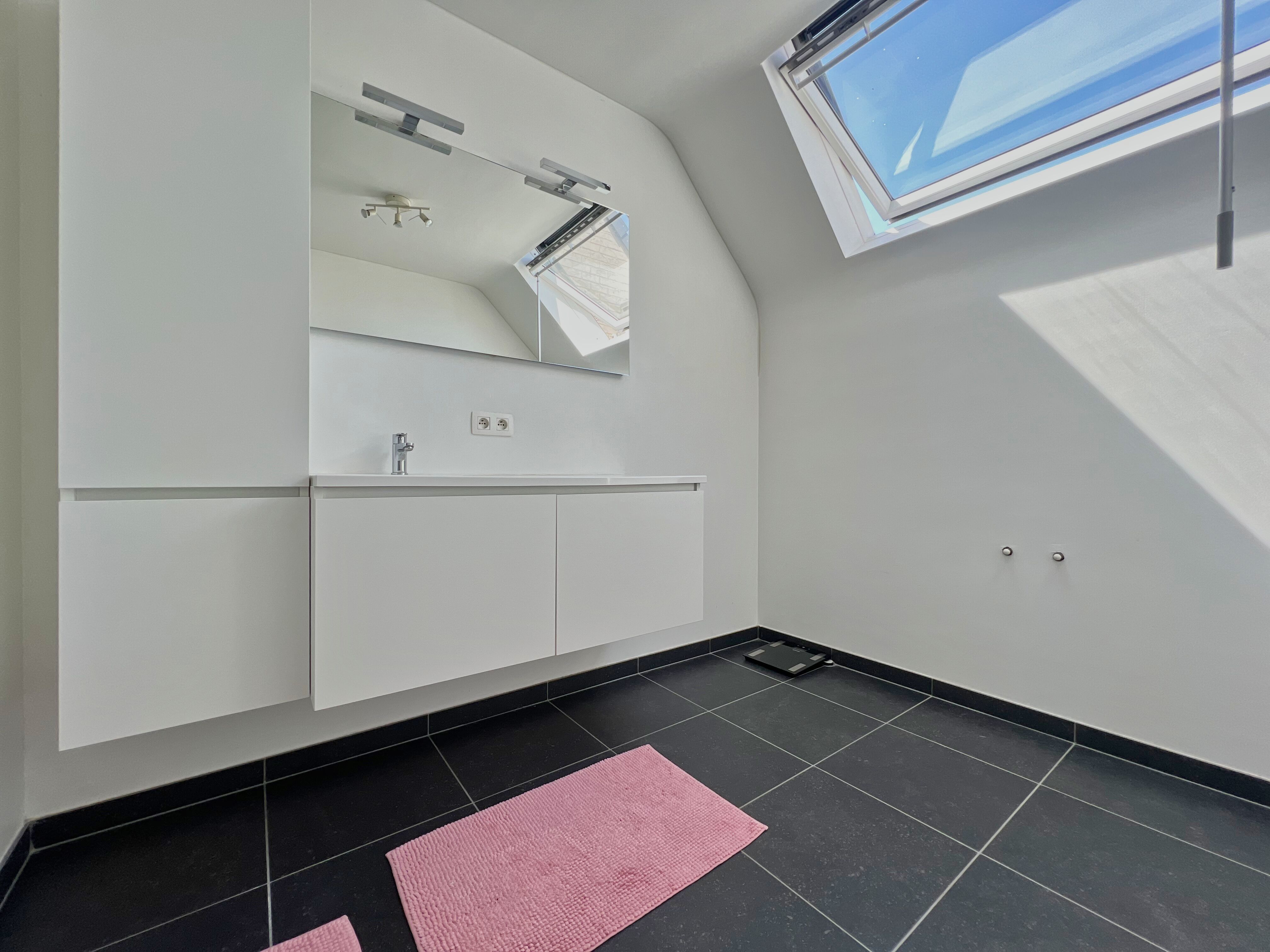 Prachtige, energiezuinige woning (4 slpk)+ zonnige tuin foto 10