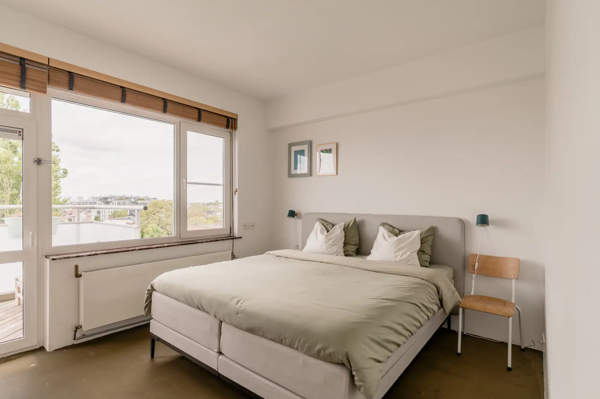 Een architecturaal penthouse met zicht op groene kruinen en het Koninklijk Museum van Schone Kunsten foto 15