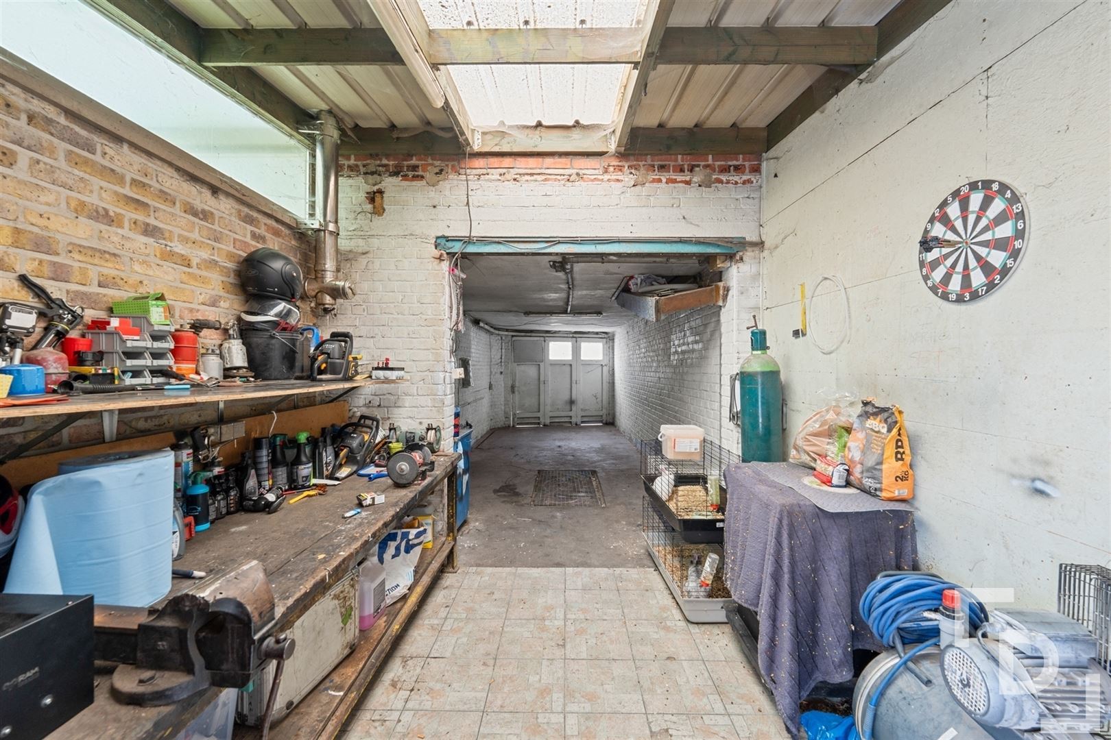 Gezinswoning met ruime tuin in hartje Krombeke! foto 17