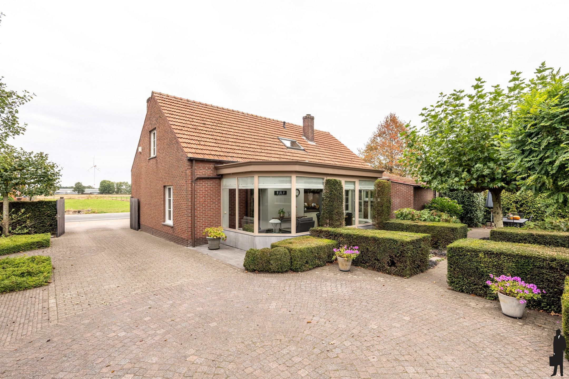 Landelijke woning met 3 slpk. en vrij uitzicht op een perceel van ca. 3.400 m² foto 3