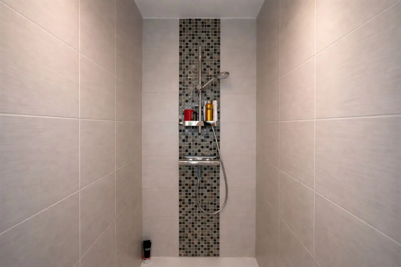 Recent, energiezuinig appartement met staanplaats foto 10