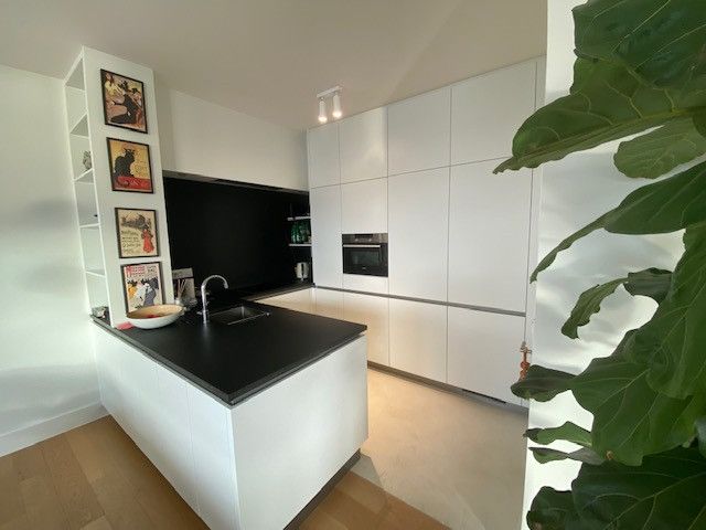Ruime en gemeubelde penthouse op het trendy Eilandje. foto 5