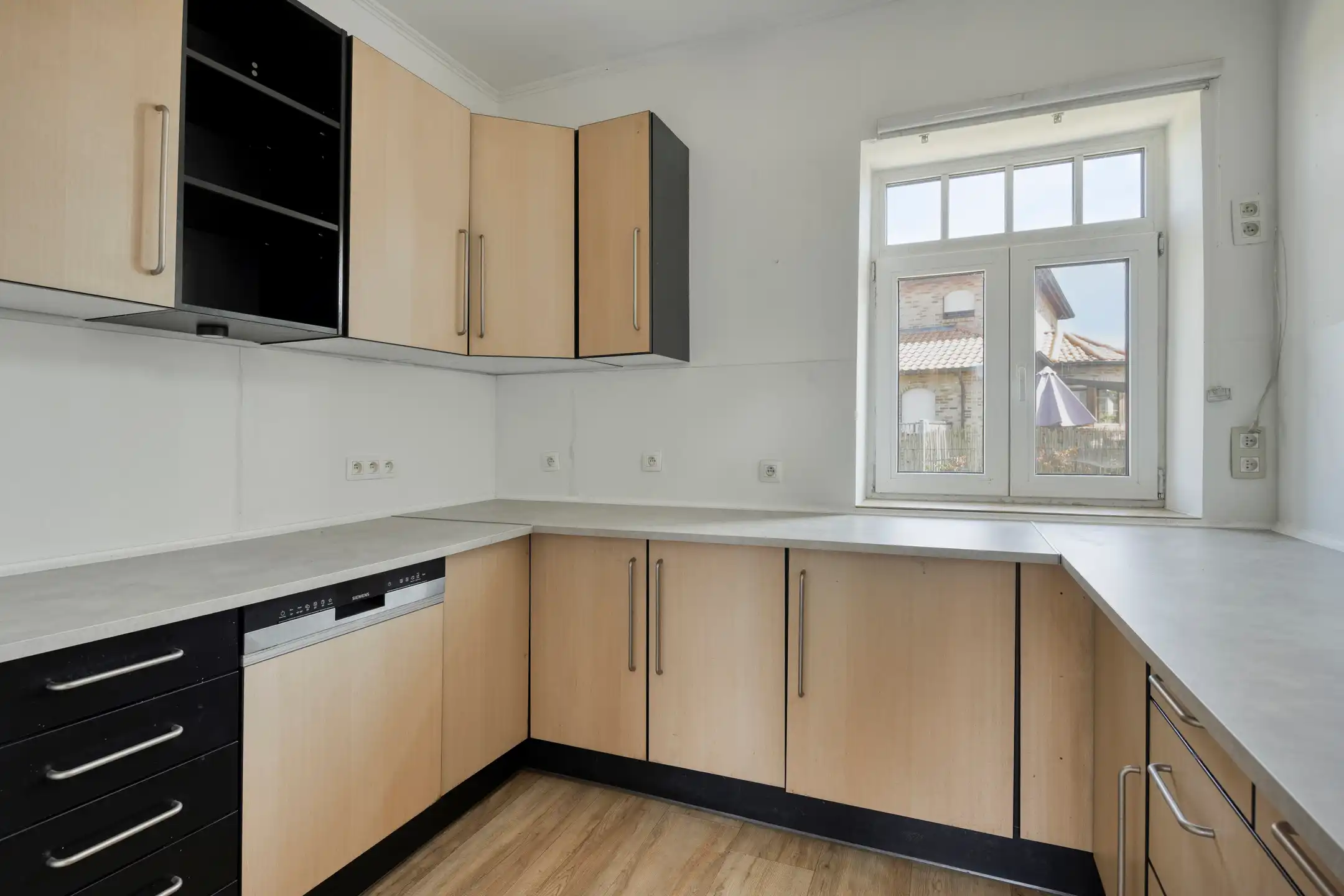 Deels gerenoveerde woning met prachtig verzicht op 14 are foto 5