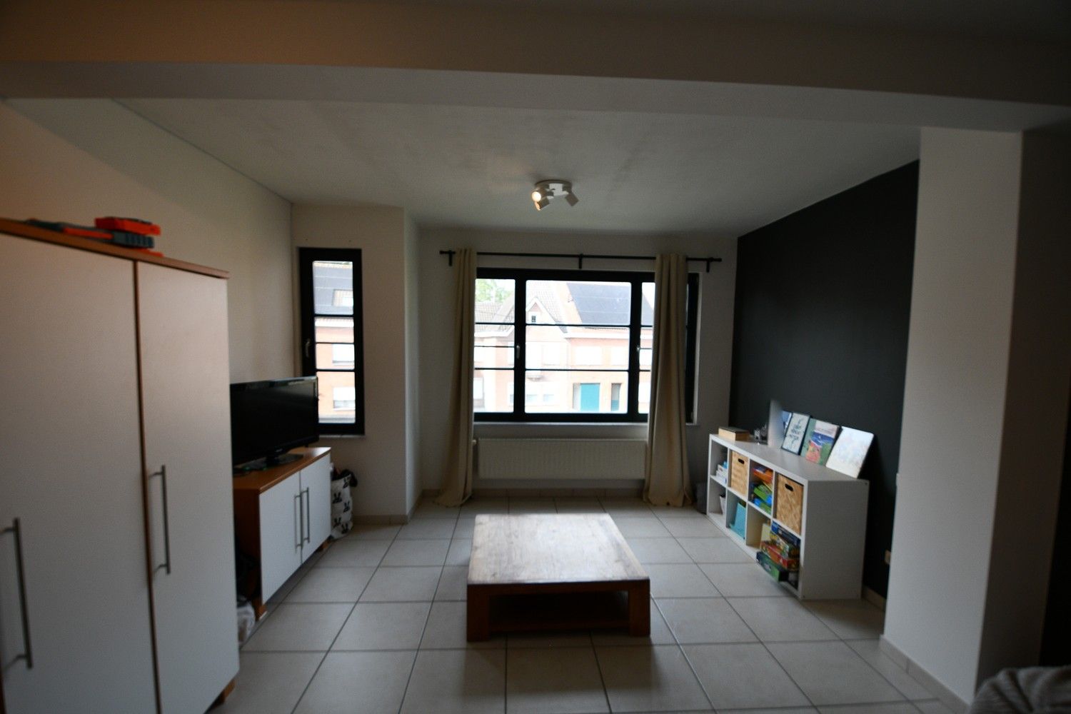 Ruime modernistische woning met grote tuin en garagegebouw foto 15