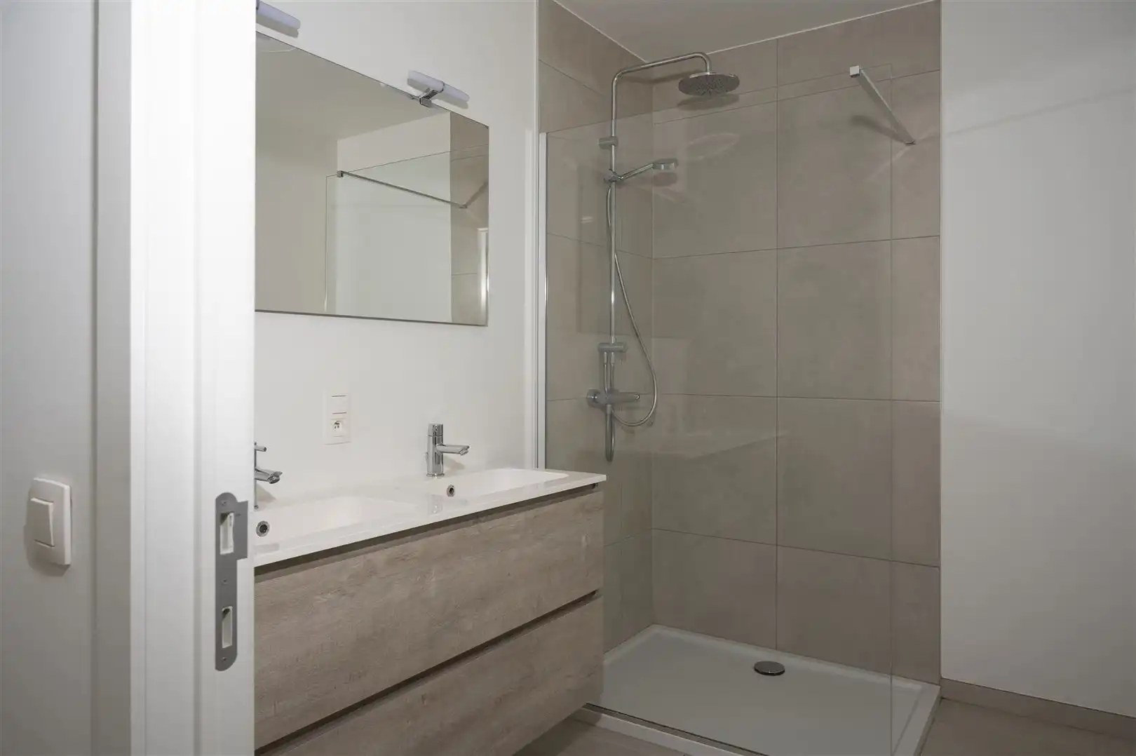 Gelijkvloers nieuwbouw appartement te huur  foto 11