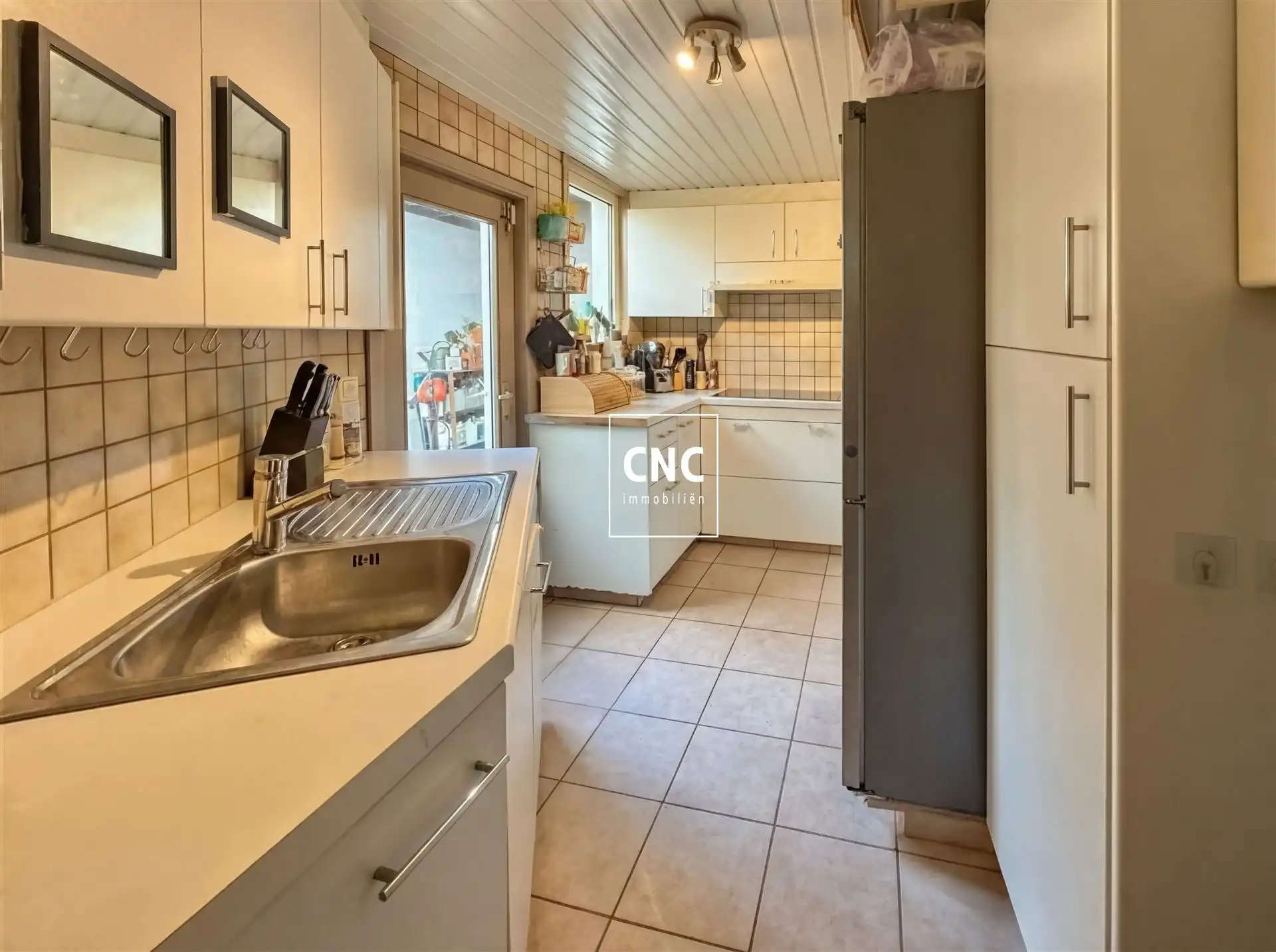 Rijwoning met renovatiepotentieel in het hart van Heist foto 6