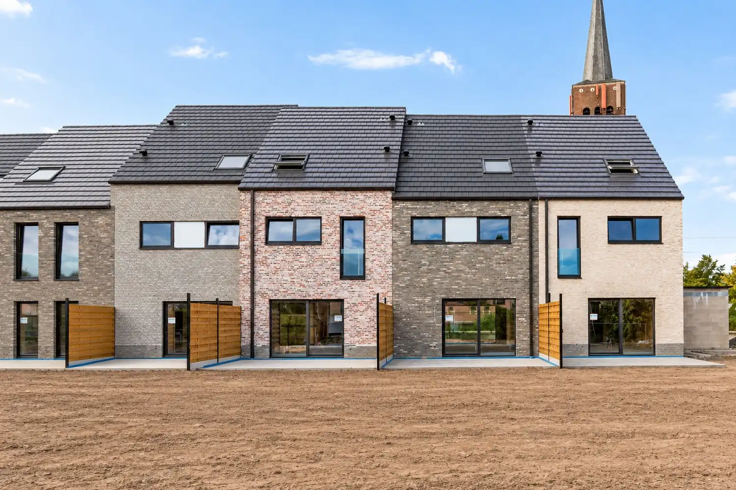 Energiezuinig nieuwbouwproject met 7 woningen en 7 parkeerplaats foto {{pictureIndex}}