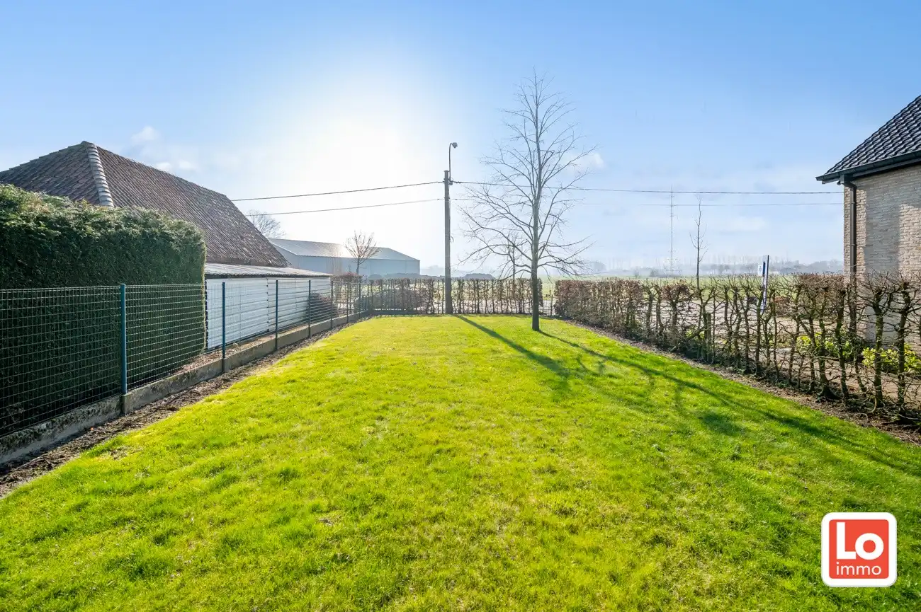 VERKOCHT!! Heel ruime degelijke open woning met praktijkruimte, inpandige garage en ruime gerenoveerde schuur met heel wat potentieel gelegen op een gemakkelijk bereikbare locatie tussen Oostakker en Lochristi! foto 39