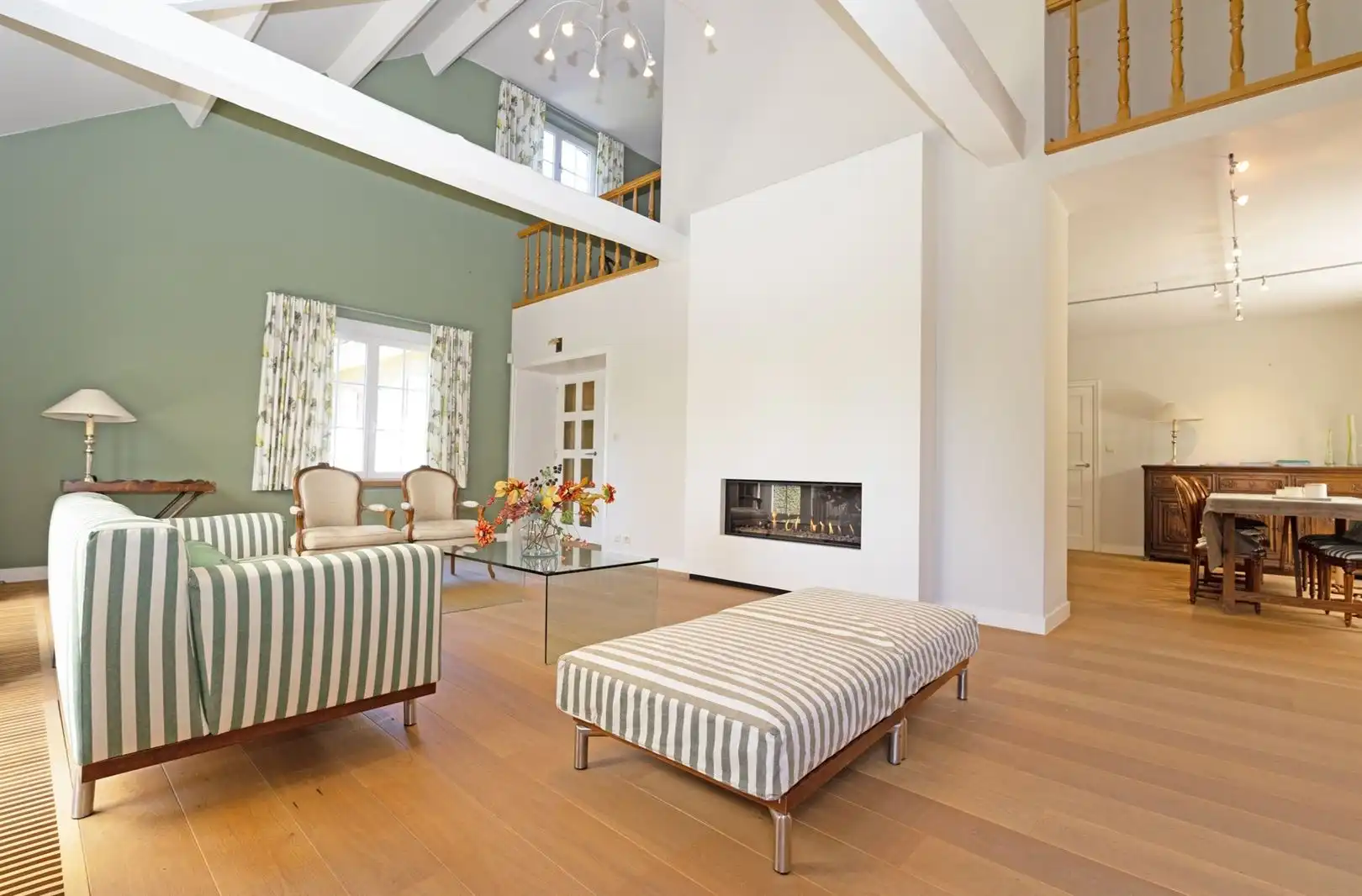 Tijdloze villa in het groen nabij de stad foto 7