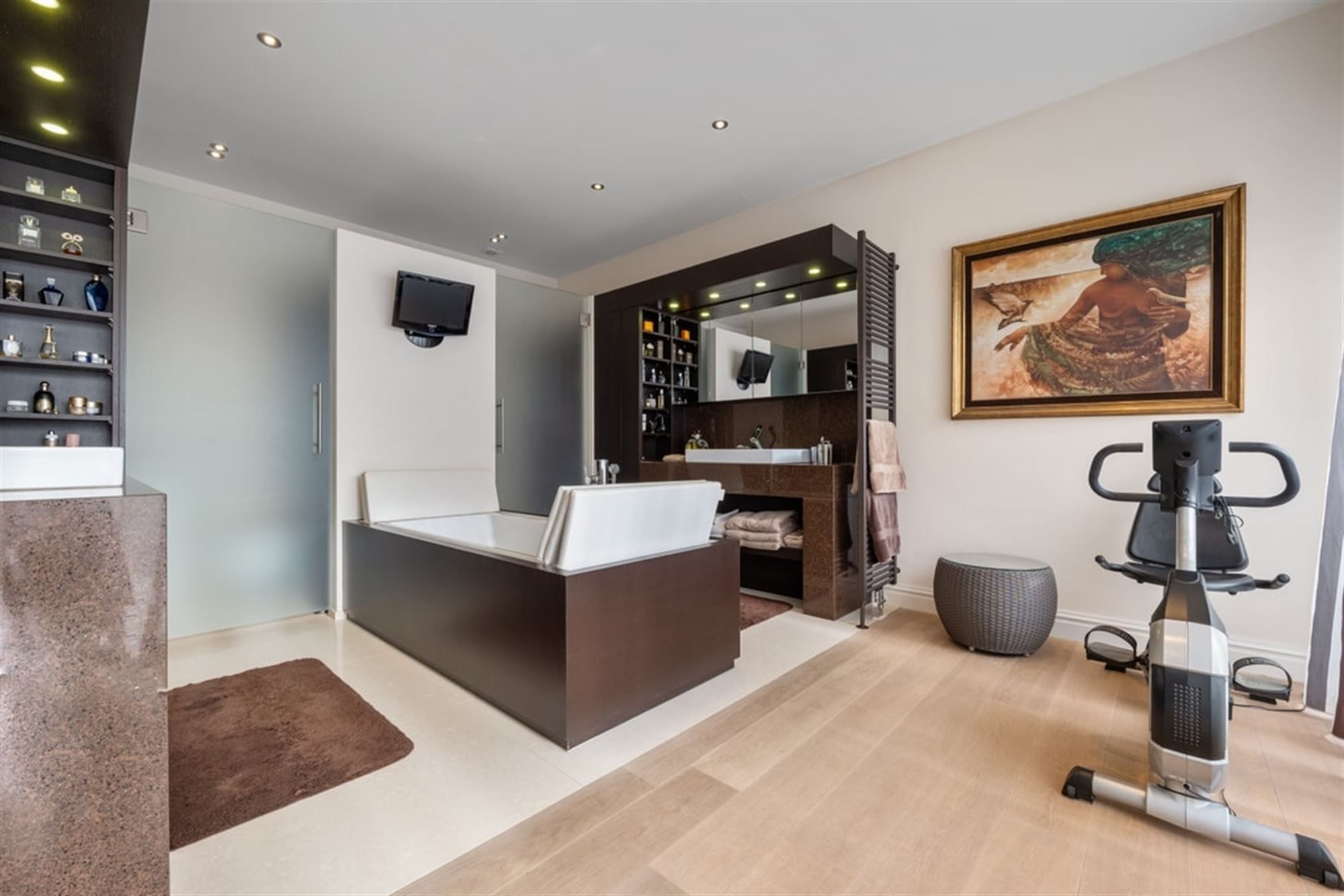 LUXUEUS APPARTEMENT VAN 365M² MET AFWERKING VAN HOOGSTE KWALITEIT IN TONGEREN foto 24