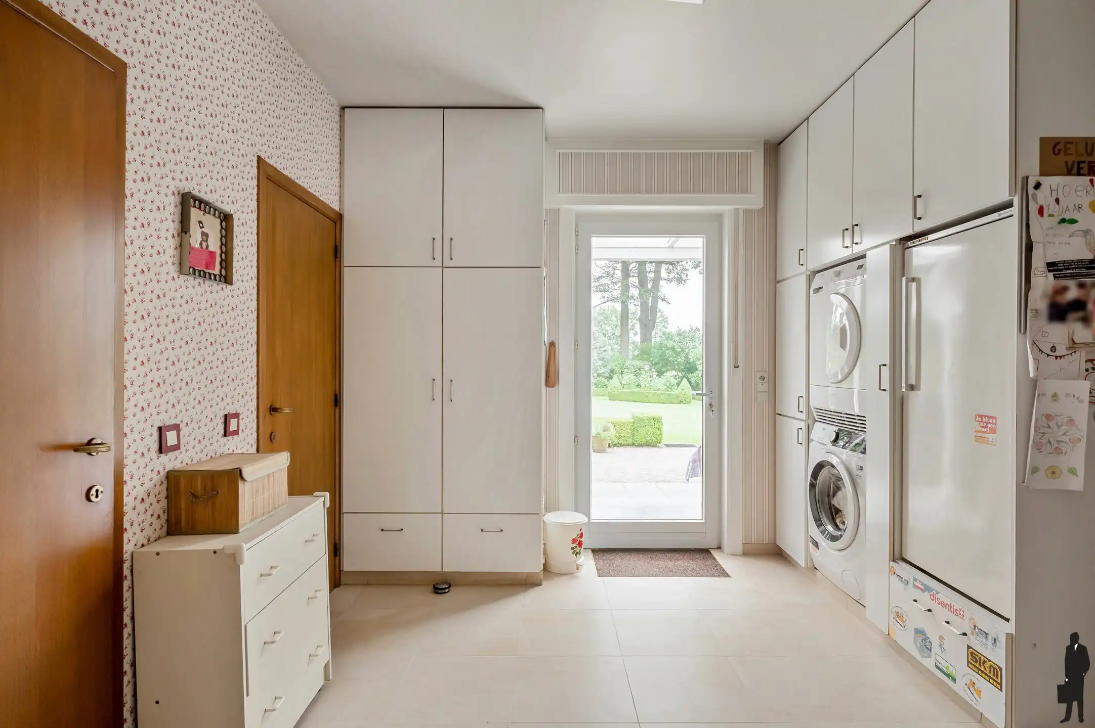 Statige villa op prachtig aangelegd perceel  met 4 slaapkamers en inpandige garage foto 16