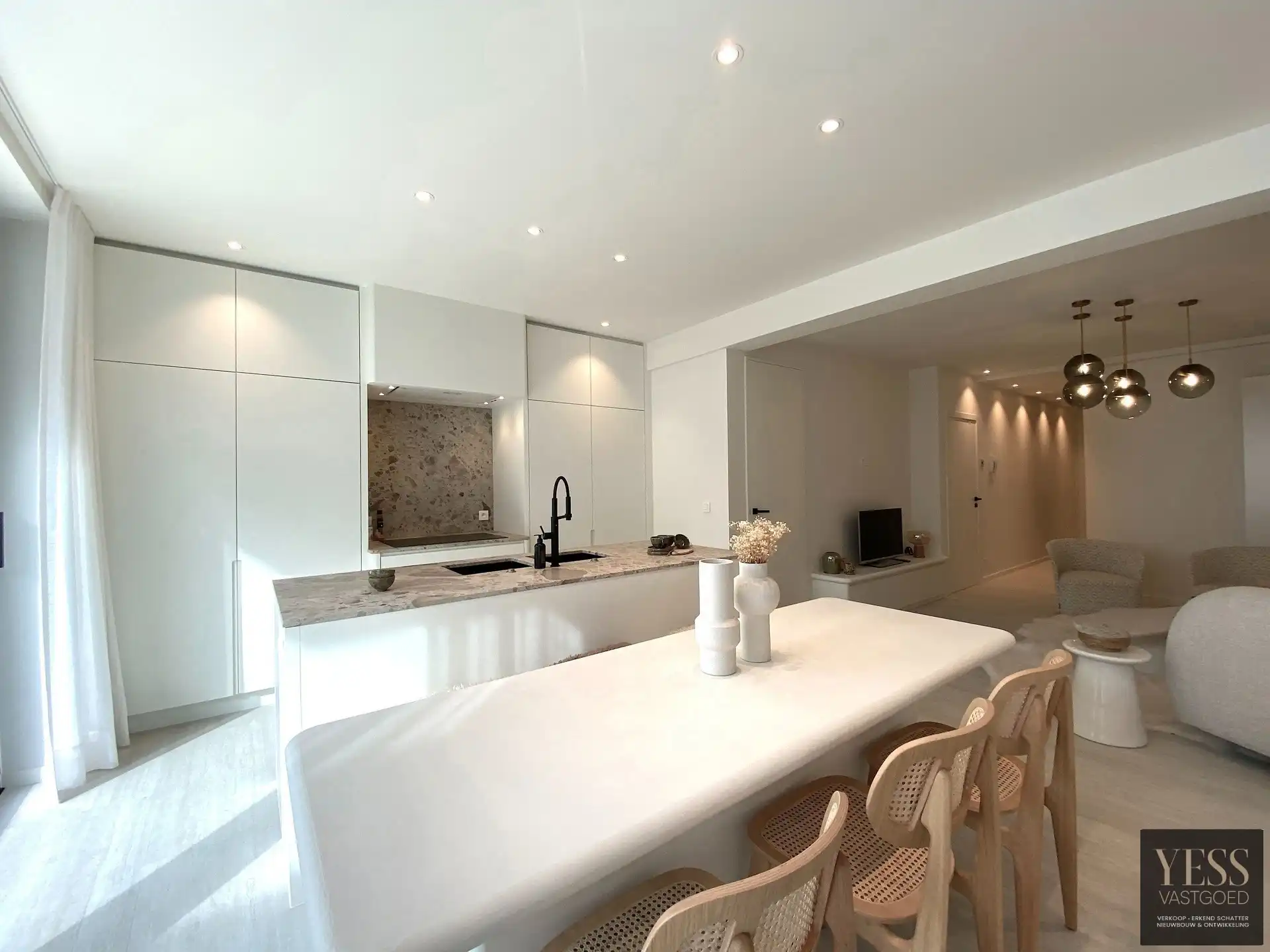 Exclusief gerenoveerd gelijkvloers appartement in Knokke! foto 11