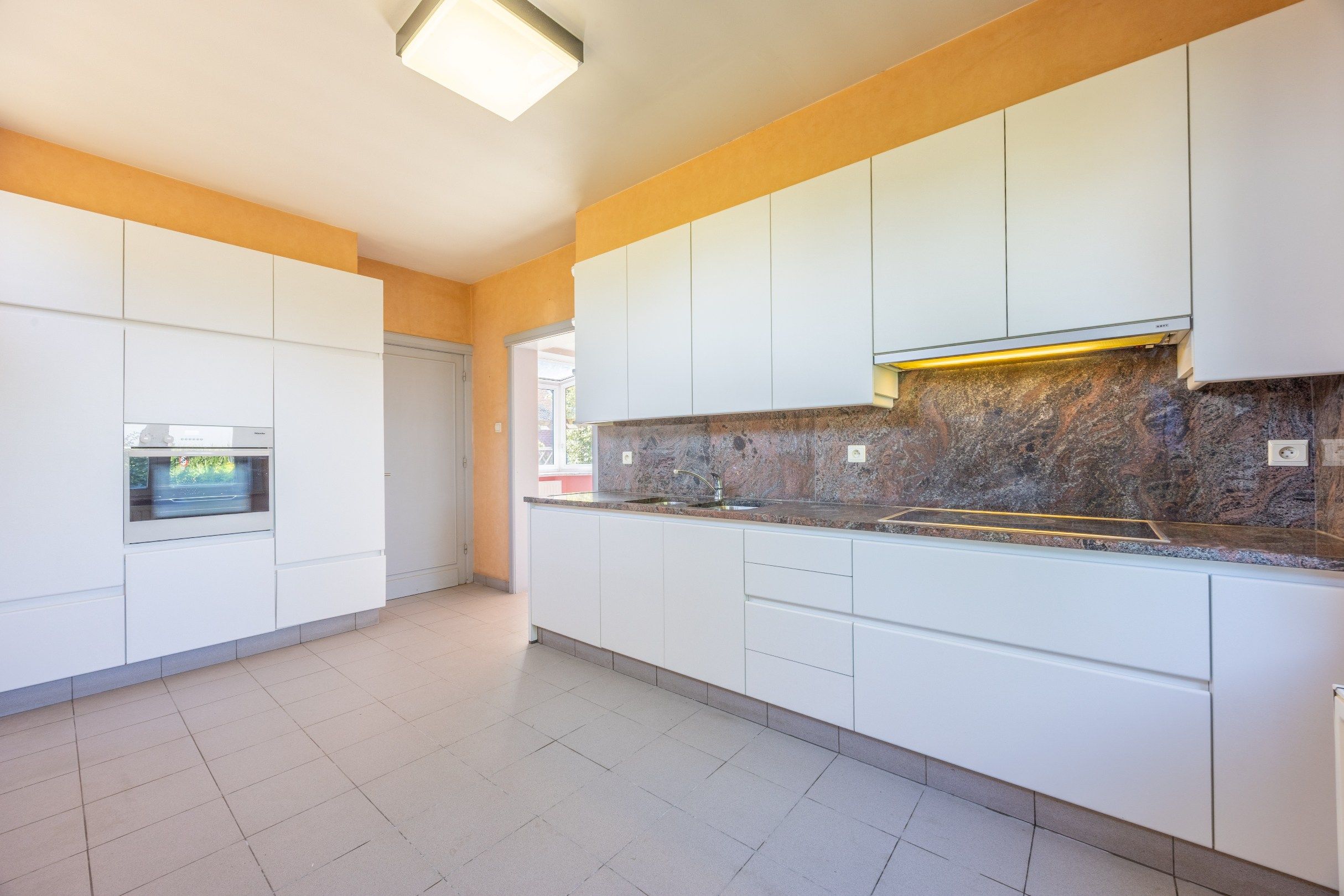 KLOEKE VILLA MET MAGAZIJN IN EEN LANDELIJKE OMGEVING foto 8