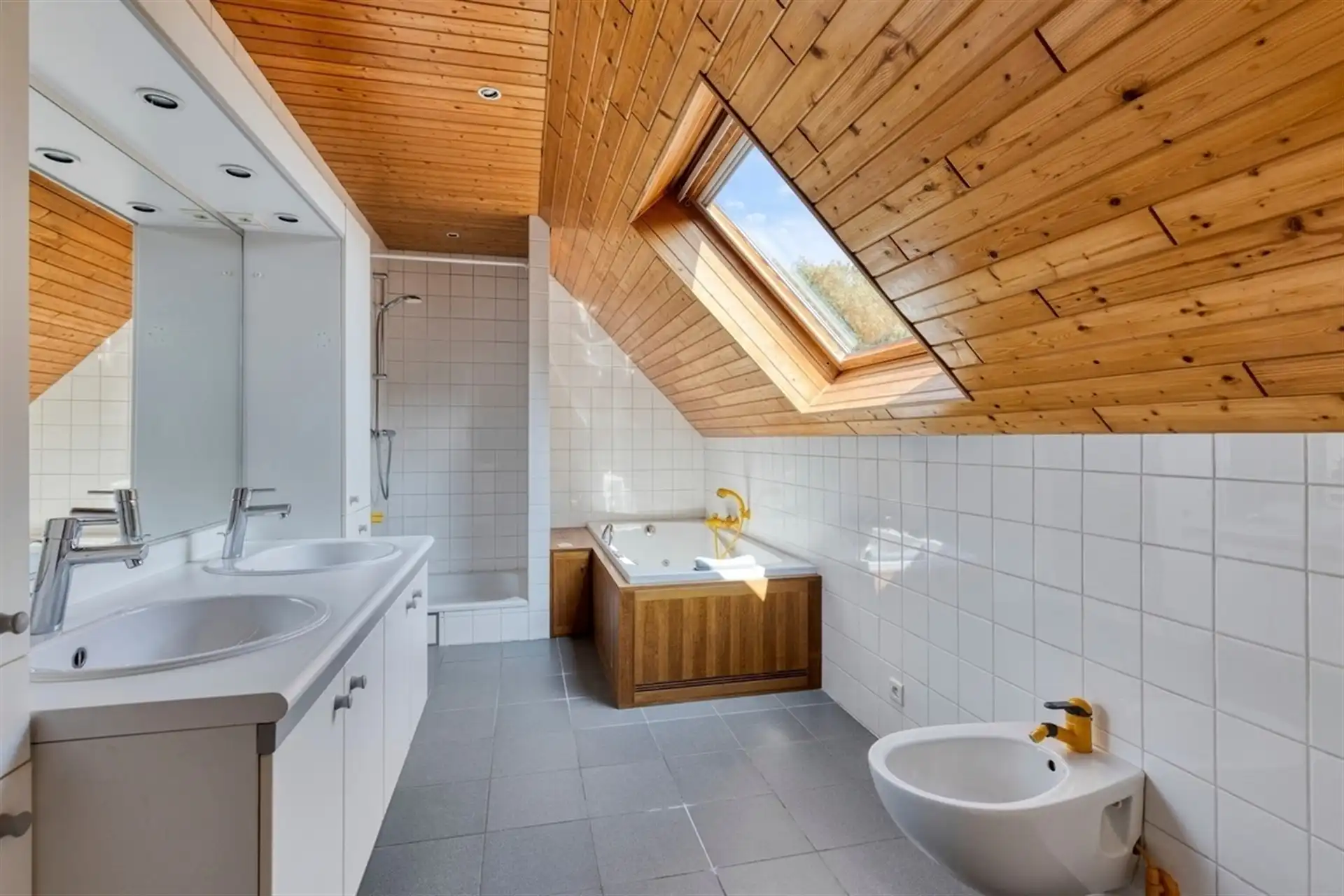 Recente en instapklare villa met 3/4 slaapkamers + bureau foto 17