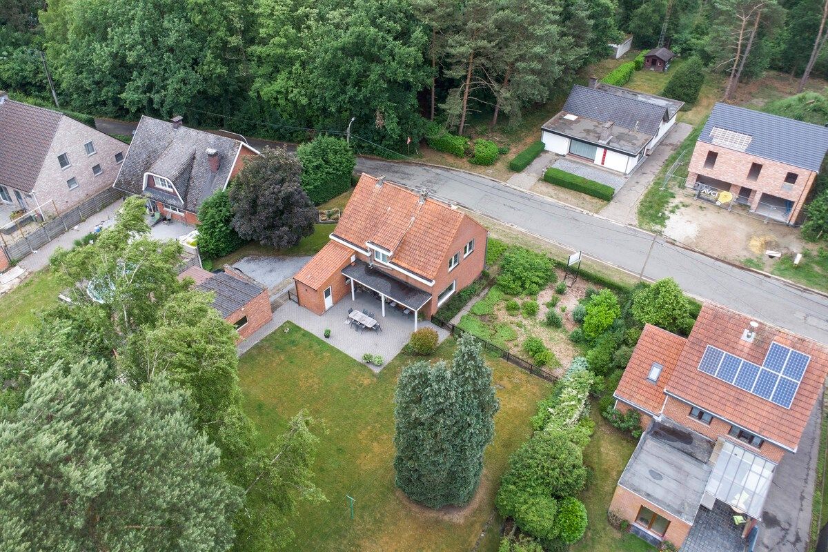 Rustig gelegen woning met oa 4 slpks op een mooi breed perceel van 21 are. foto 35