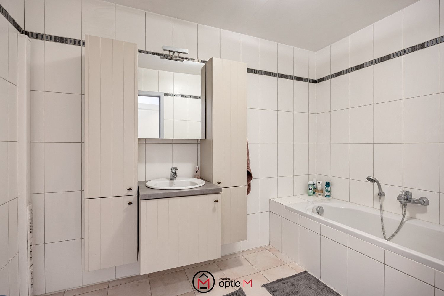 Gebouw met 3 appartementen, 2 kantoren & werkplaats in Bilzen foto 6