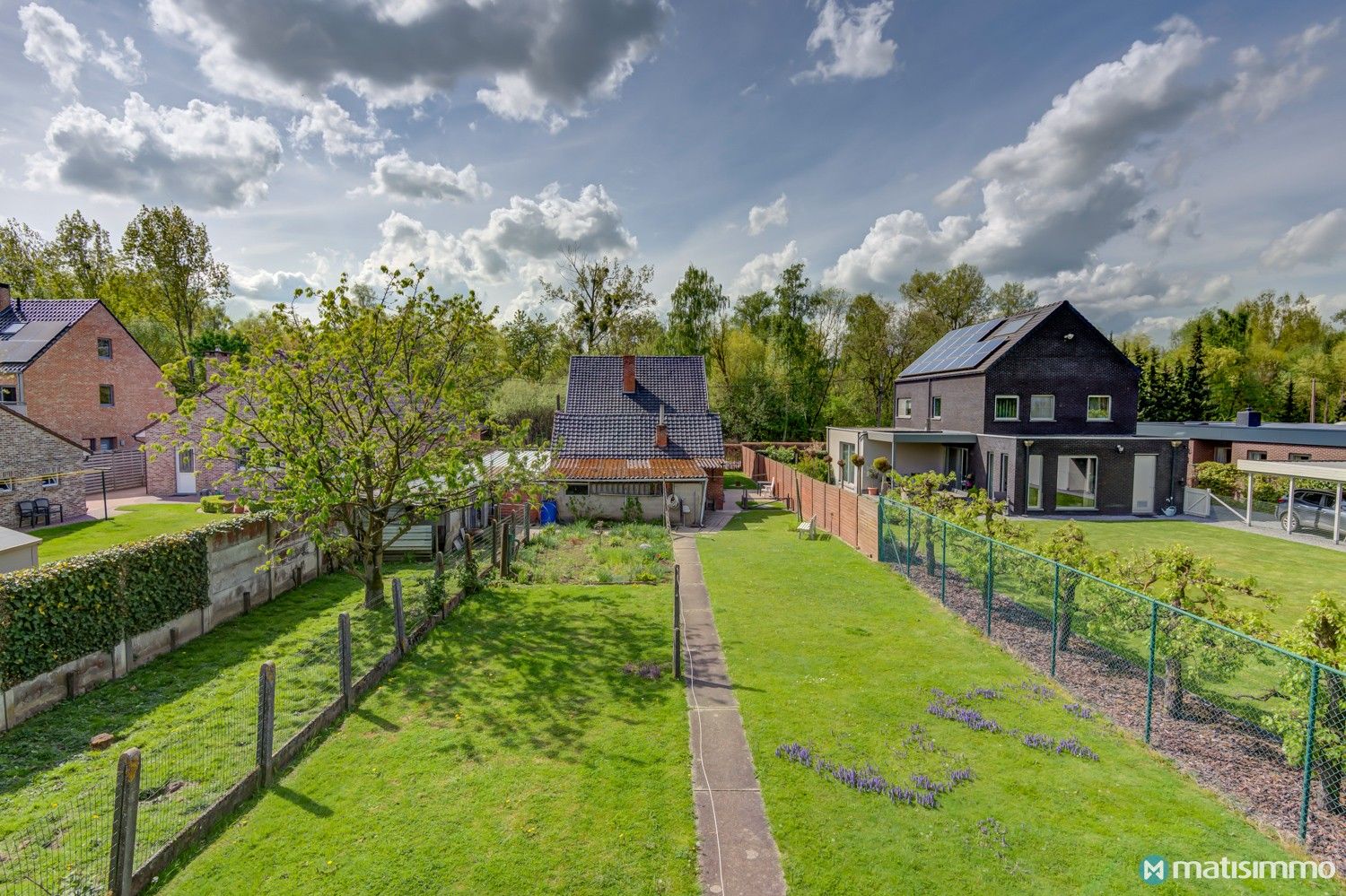 VRIJSTAANDE EENGEZINSWONING MET 3 SLAAPKAMERS, GARAGE EN UITGESTREKTE TUIN IN WELLEN foto 34